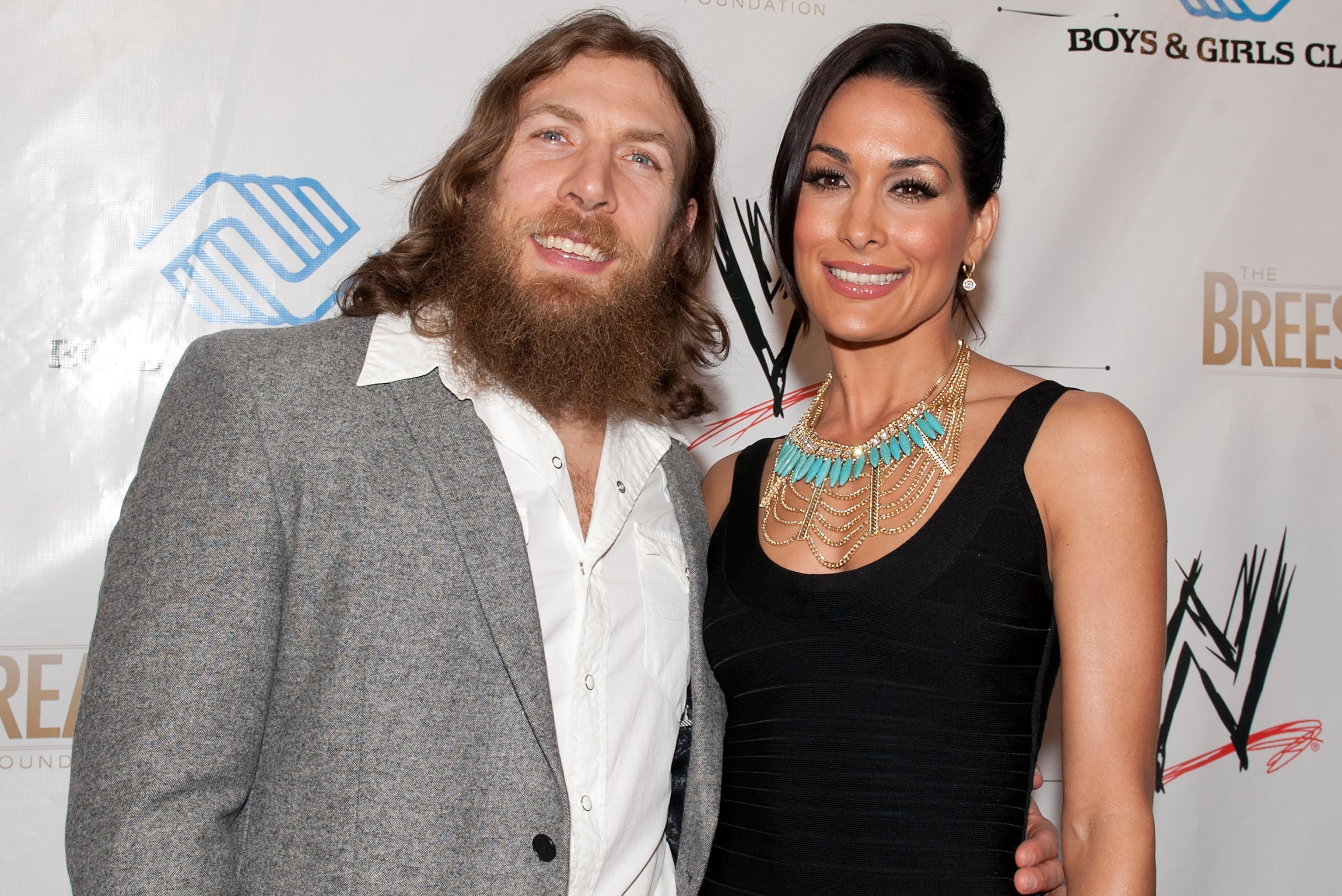 pix Daniel Bryan Wife daniel bryan defends wife brie bella on