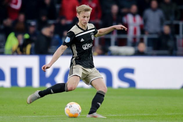 EINDHOVEN, NETHERLANDS - SEPTEMBER 23: Frenkie de Jong of Ajax during the Dutch Eredivisie  match between PSV v Ajax at the Philips Stadium on September 23, 2018 in Eindhoven Netherlands (Photo by Erwin Spek/Soccrates/Getty Images)