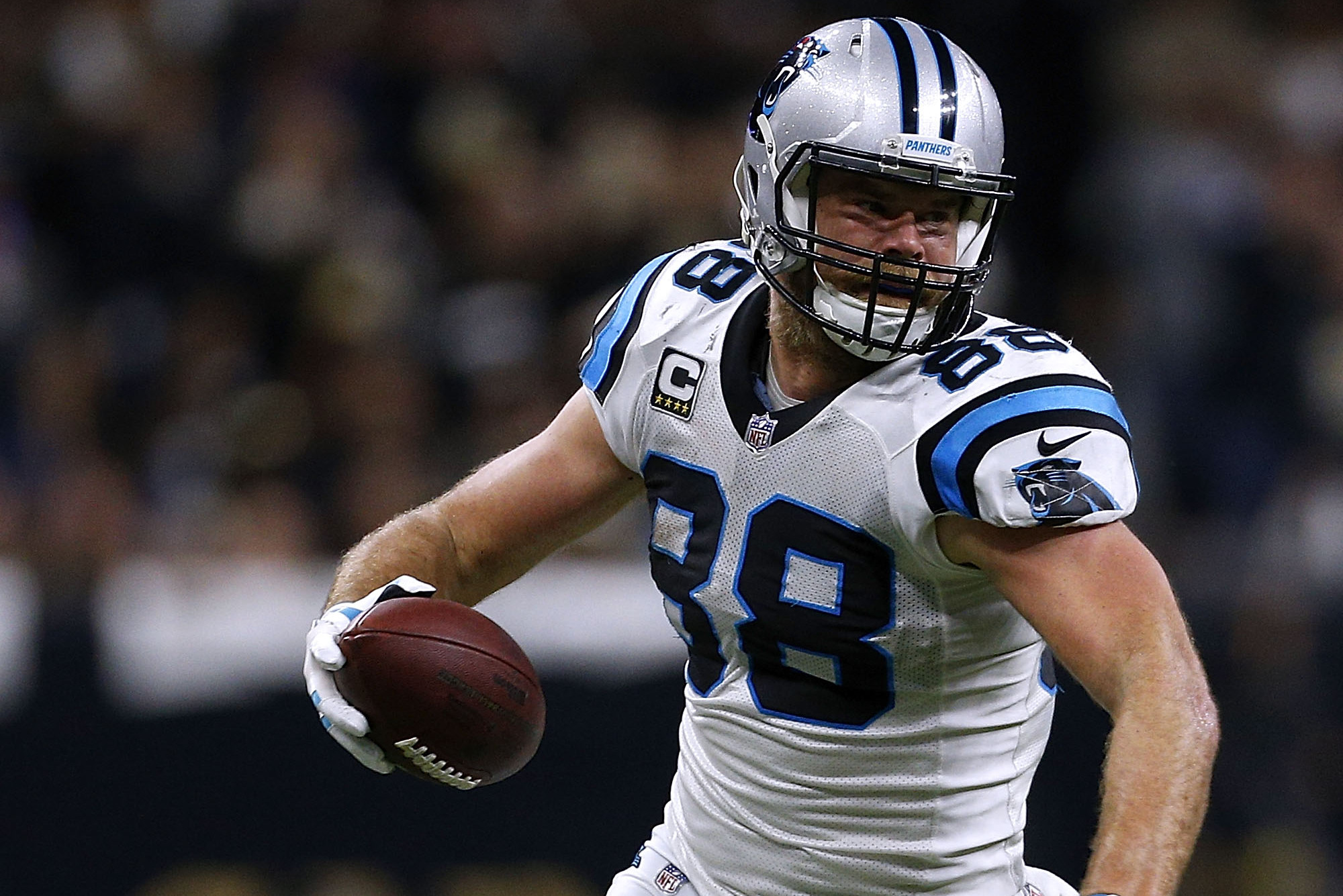 Carolina Panthers' Greg Olsen breaks foot, hopes to return this season