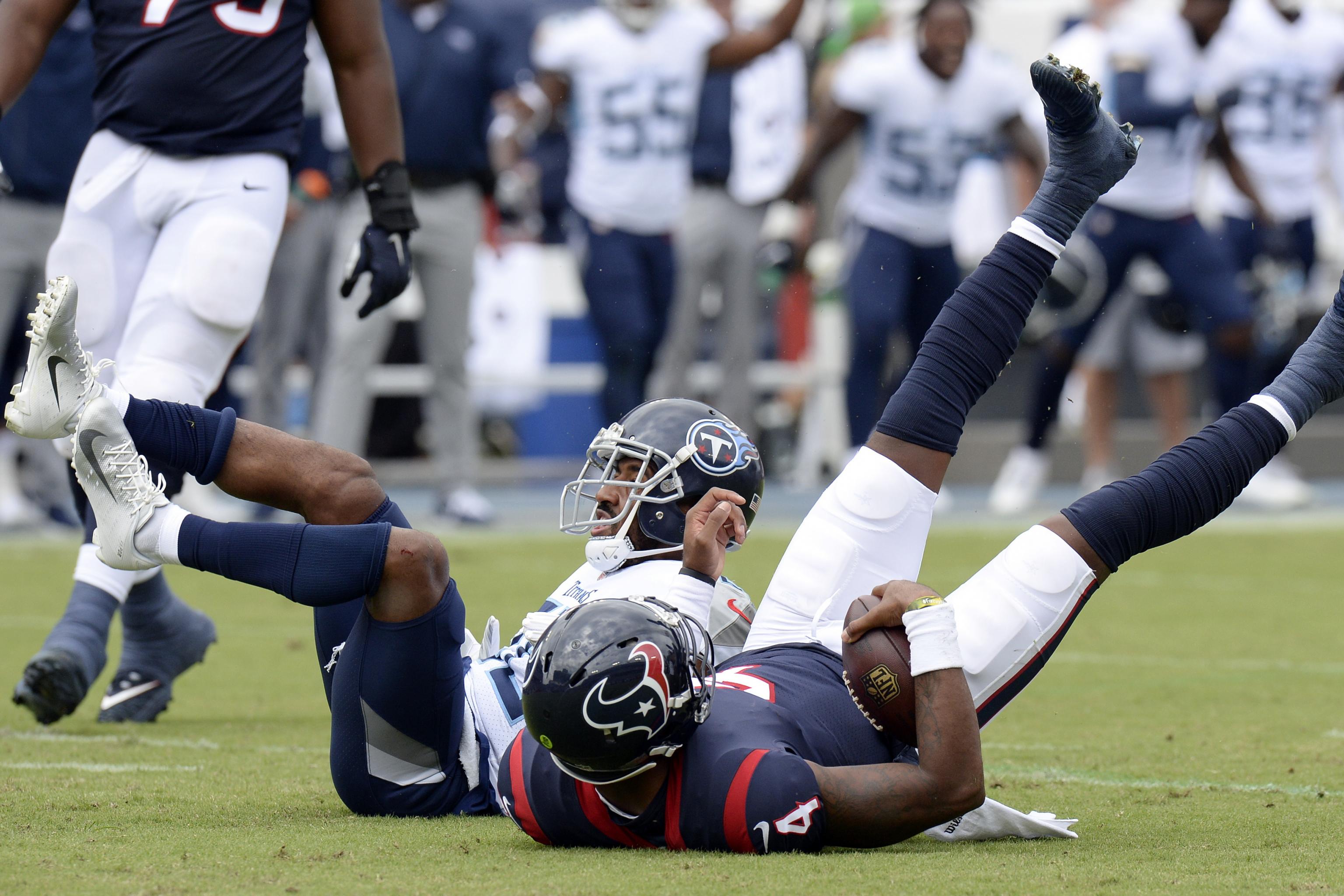 Deion Sanders upset with roughing the passer penalty on Bucs