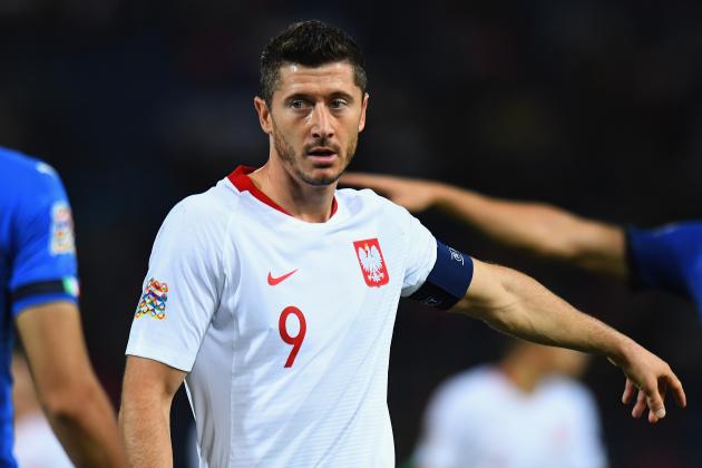 BOLOGNA, ITALY - SEPTEMBER 07:  Robert Lewandowski of Poland looks on during the UEFA Nations League A group three match between Italy and Poland at Stadio Renato Dall'Ara on September 7, 2018 in Bologna, Italy.  (Photo by Alessandro Sabattini/Getty Images)