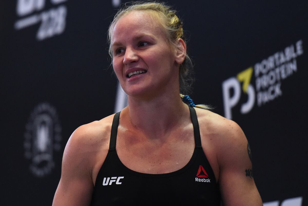 Valentina Shevchenko Joanna Jedrzejczyk Fight Back On At Ufc 231 Bleacher Report Latest News Videos And Highlights