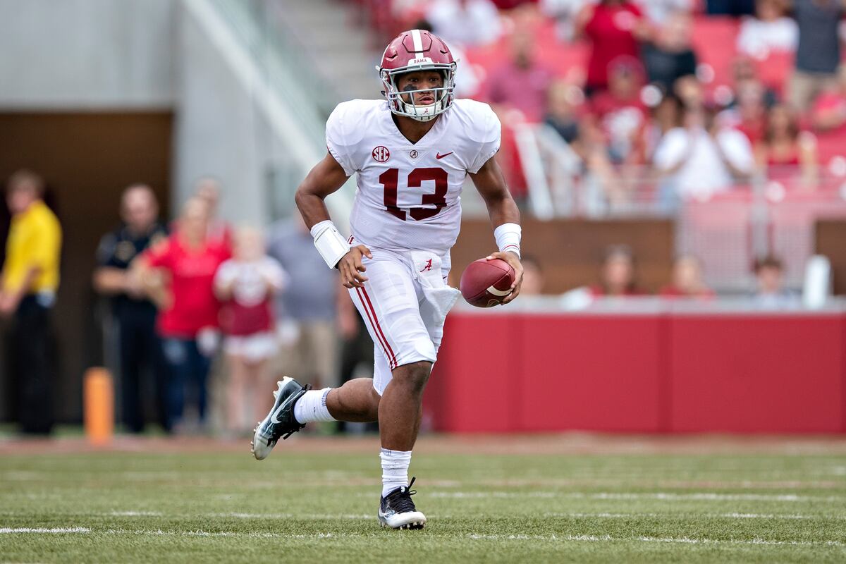tua-tagovailoa-leaves-game-vs-missouri-after-suffering-knee-injury