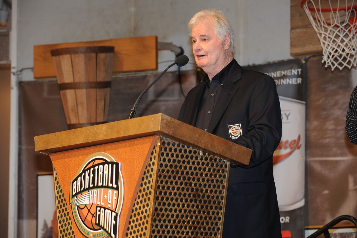 Former Bulls, Lakers Coach Fred 'Tex' Winter Dies at Age 96 | Bleacher Report | Latest News, Videos and Highlights