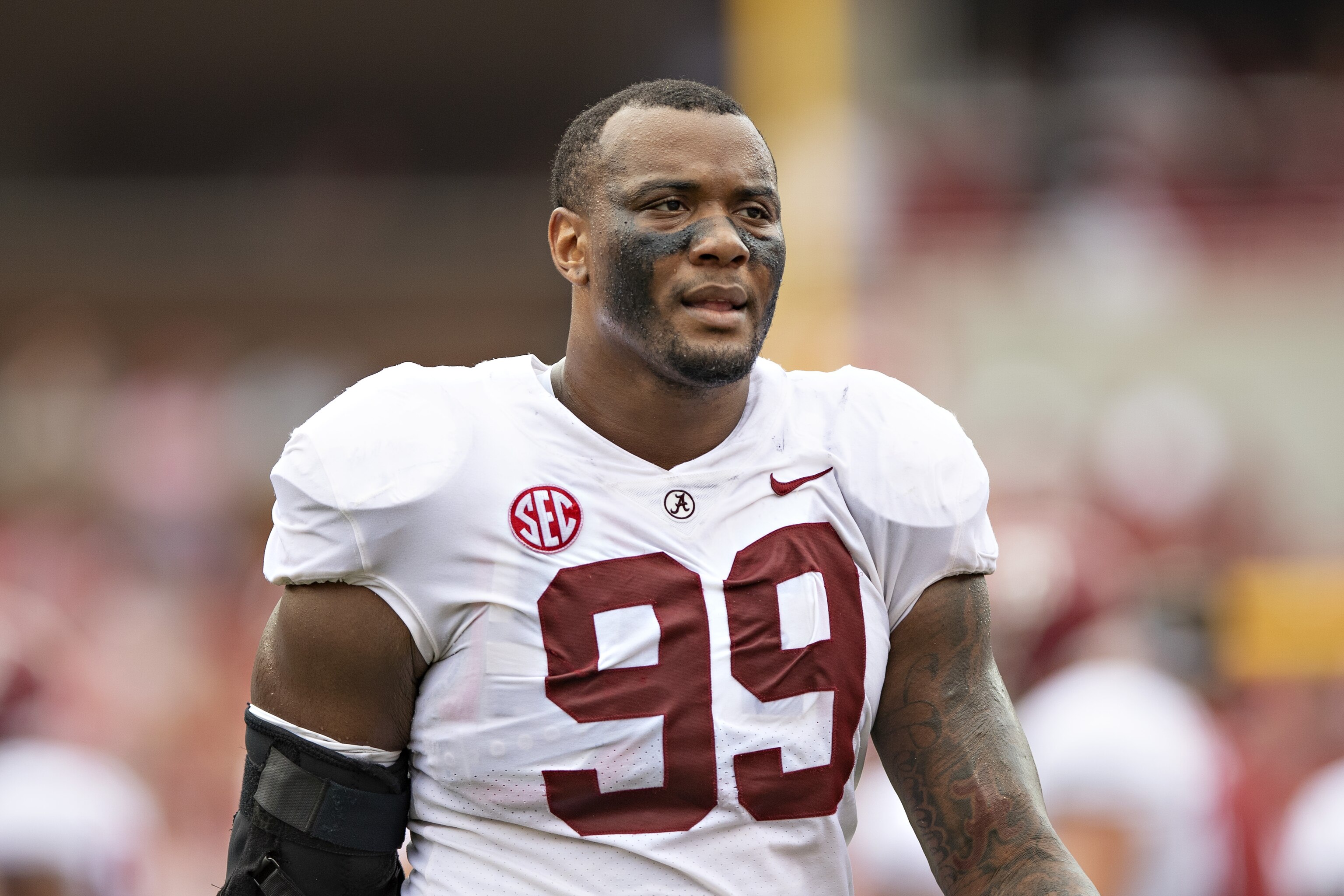 Raekwon Davis Apologizes For Punching Missouri Ol Kevin Pendleton Bleacher Report Latest News Raekwon Davis Apologizes For Punching Missouri Ol Kevin Pendleton Bleacher Report Latest News