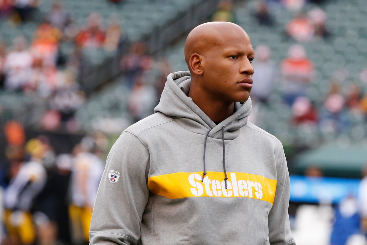 Ryan Shazier Walks on Paul Brown Stadium Field for 1st 