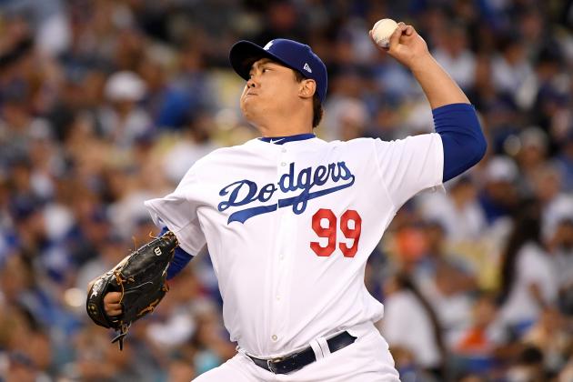 LOS ANGELES, CA - OCTOBER 04: Hyun-Jin Ryu #99 of the Los Angeles Dodgers delivers the pitch against the Atlanta Braves during Game One of the National League Division Series at Dodger Stadium on October 4, 2018 in Los Angeles, California. (Photo by Harry How/Getty Images)
