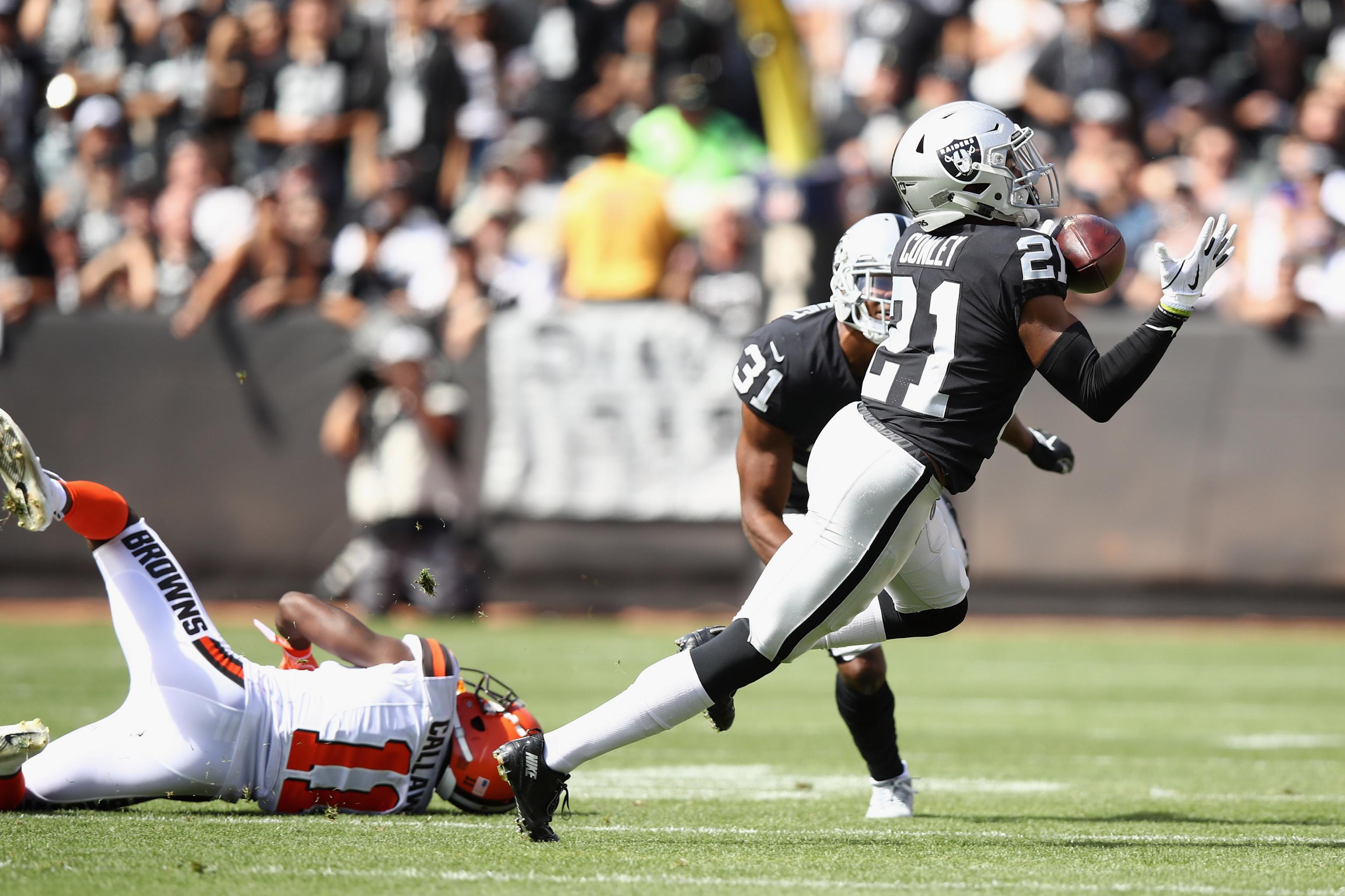 Raiders trade Conley to Texans for draft pick