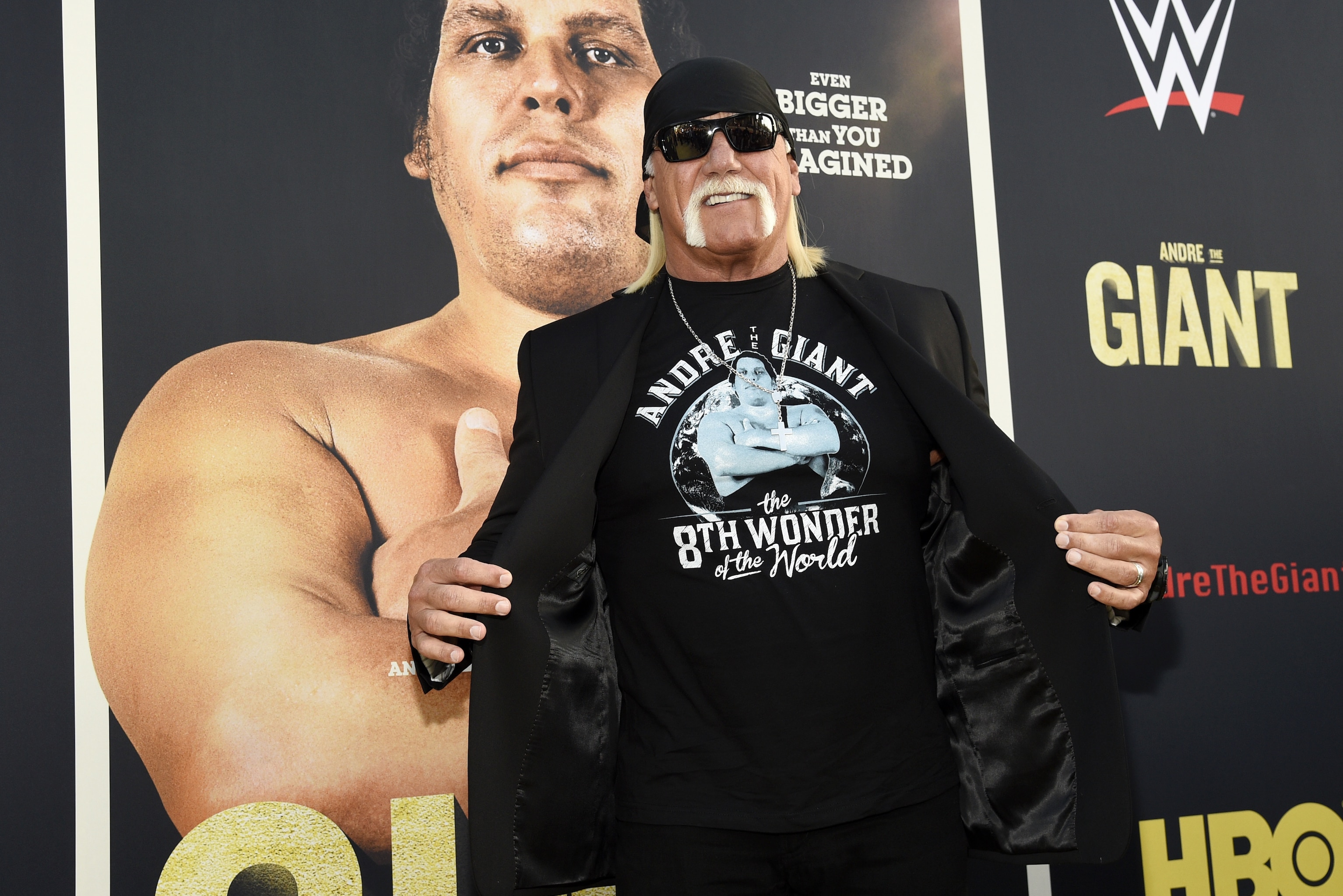 Hulk Hogan, Becky Lynch and More in the WWE News Roundup for Oct. 24