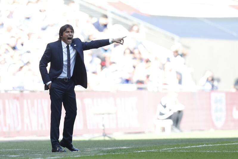 Chelsea's Italian head coach Antonio Conte gestures during the English FA Cup final football match between Chelsea and Manchester United at Wembley stadium in London on May 19, 2018. (Photo by Ian KINGTON / AFP) / NOT FOR MARKETING OR ADVERTISING USE / RESTRICTED TO EDITORIAL USE (Photo credit should read IAN KINGTON/AFP/Getty Images)