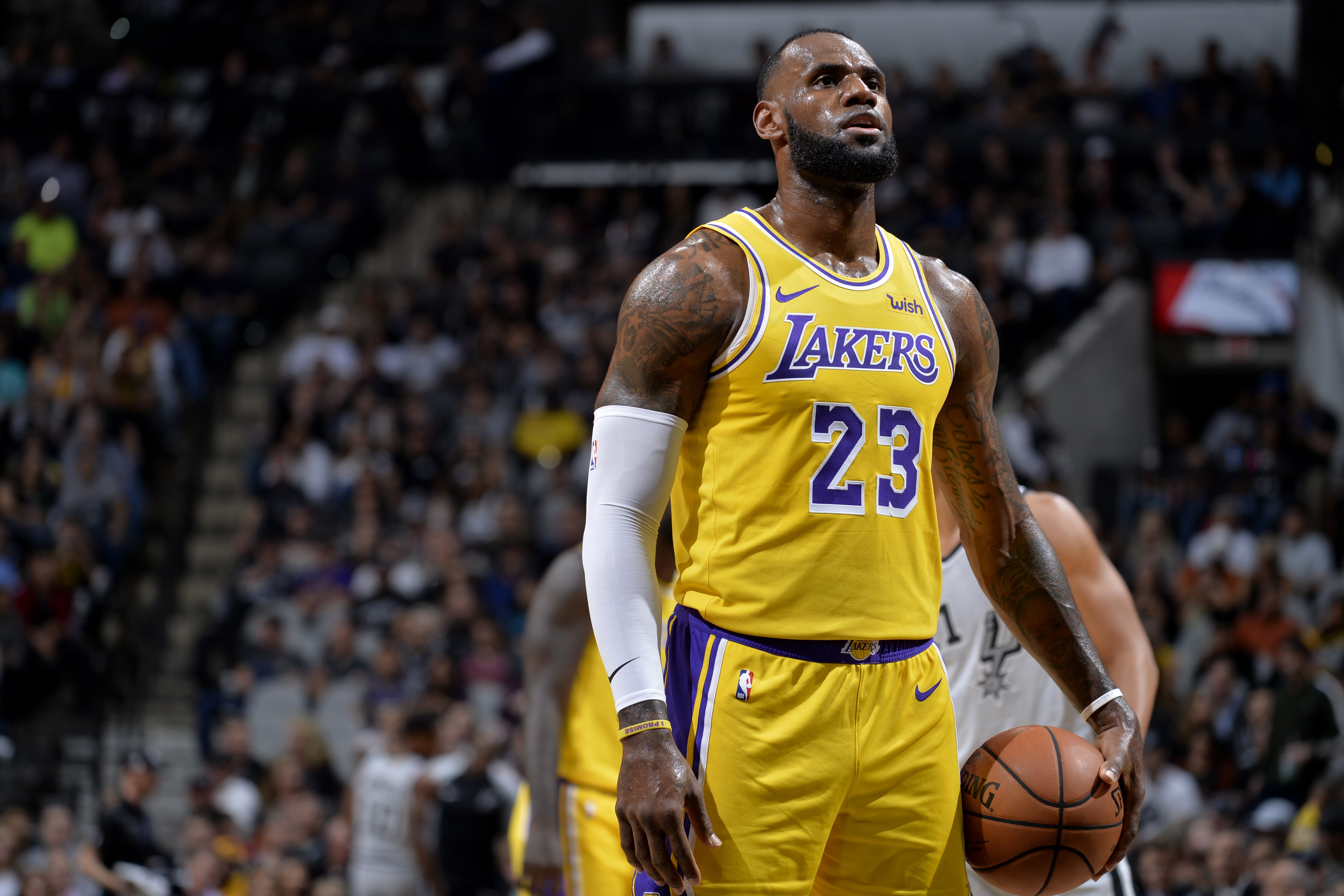 San Antonio, TX - OCTOBER 27: LeBron James #23 of the Los Angeles Lakers shoots a free throw during a game against the San Antonio Spurs on October 27, 2018 at AT&T Center in San Antonio, Texas. NOTE TO USER: User expressly acknowledges and agrees that, by downloading and/or using this photograph, User is consenting to the terms and conditions of the Getty Images License Agreement. Mandatory Copyright Notice: Copyright 2018 NBAE (Photo by Mark Sobhani/NBAE via Getty Images)