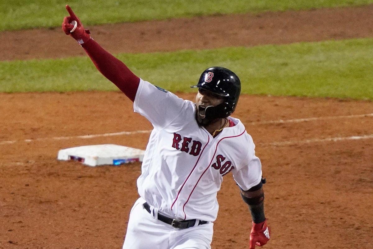 Eduardo Nunez Opts into Red Sox Contract After World Series Win, Will