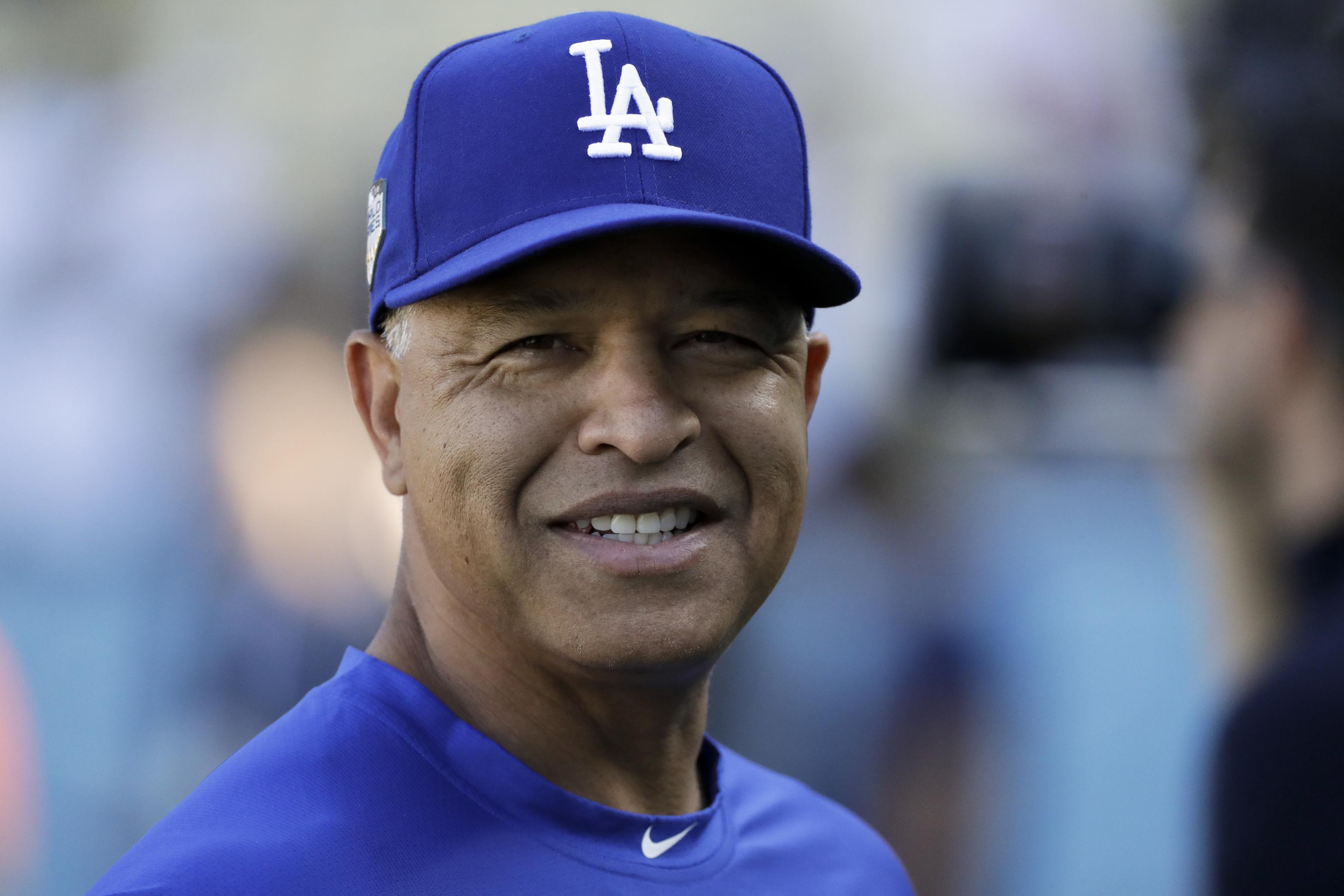 Dodgers pick up 2019 option for skipper Dave Roberts 