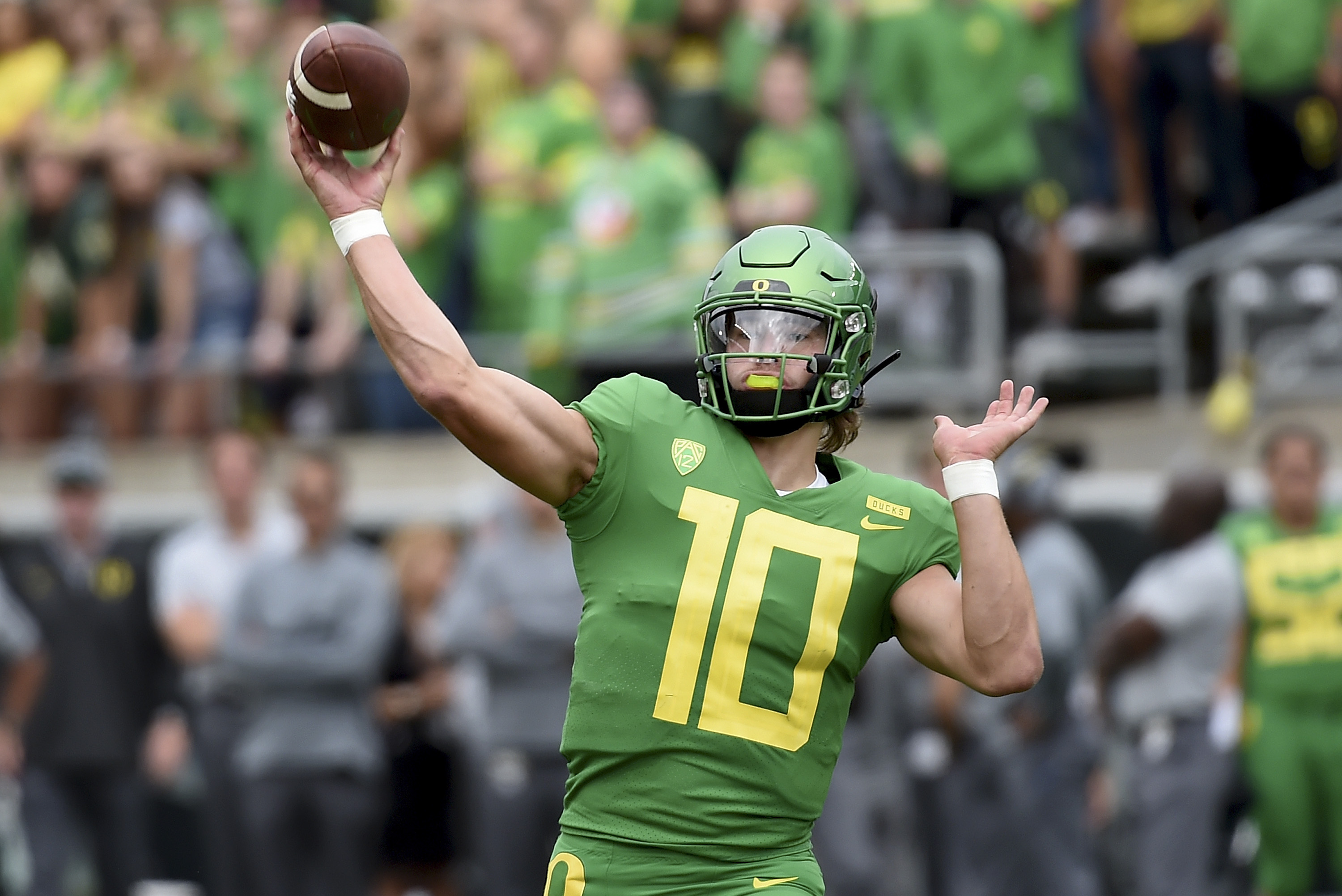 Bleacher Report on X: Breaking: Justin Herbert will return to Oregon for  his senior season  / X