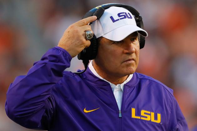 AUBURN, AL - SEPTEMBER 24:  Head coach Les Miles of the LSU Tigers looks on during the game against the Auburn Tigers at Jordan-Hare Stadium on September 24, 2016 in Auburn, Alabama.  (Photo by Kevin C. Cox/Getty Images)