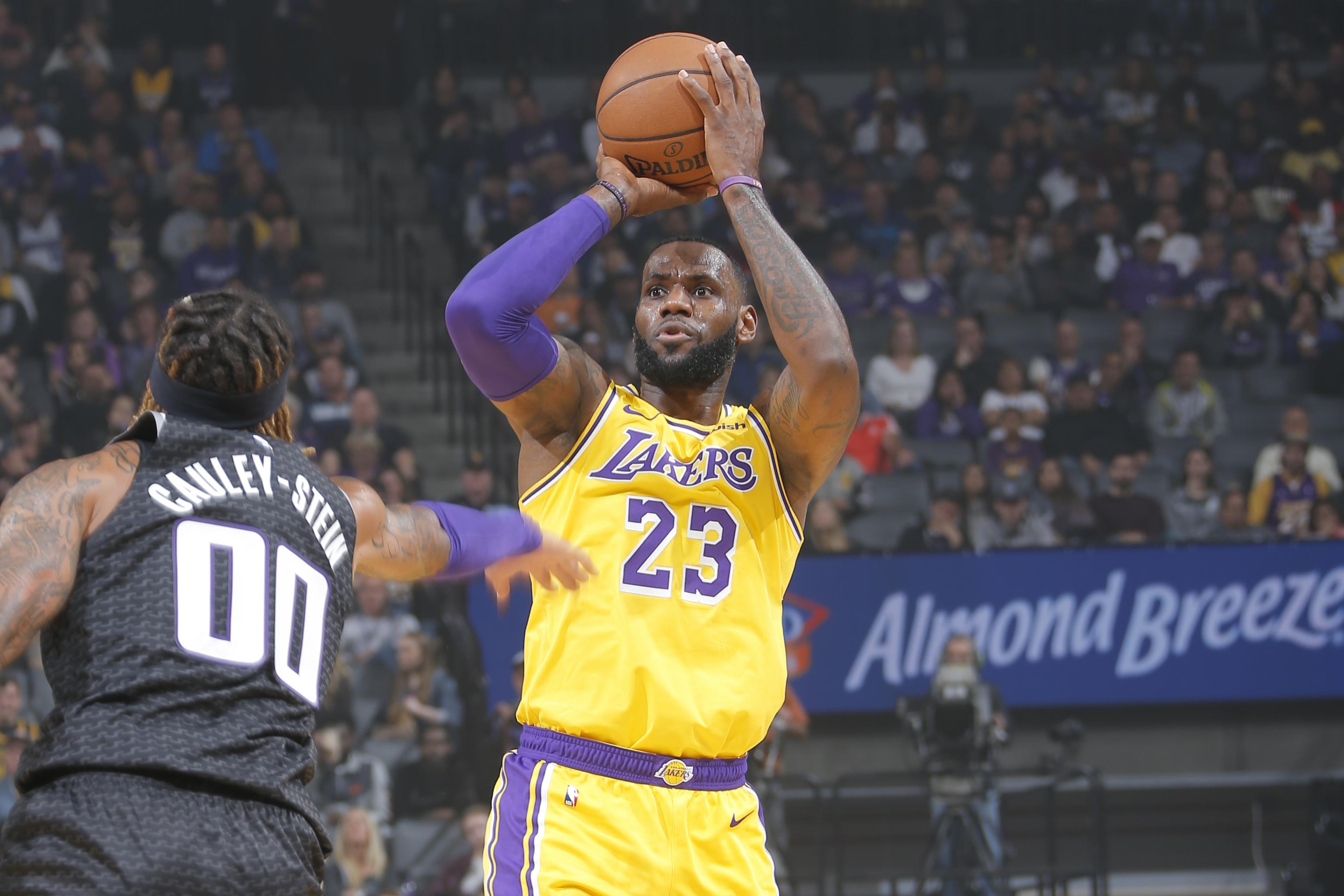 Lebron James Lakers Beat De Aaron Fox Kings Despite Lonzo Ball S Struggles Bleacher Report Latest News Videos And Highlights