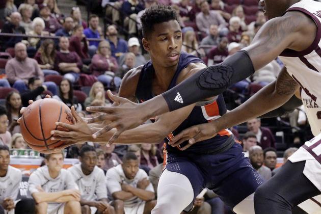 Pepperdine guard Jade' Smith (5) looks to pass around Texas A&M forward Robert Williams (44) during the second half of an NCAA college basketball game Friday, Nov. 24, 2017, in College Station, Texas. (AP Photo/Michael Wyke)