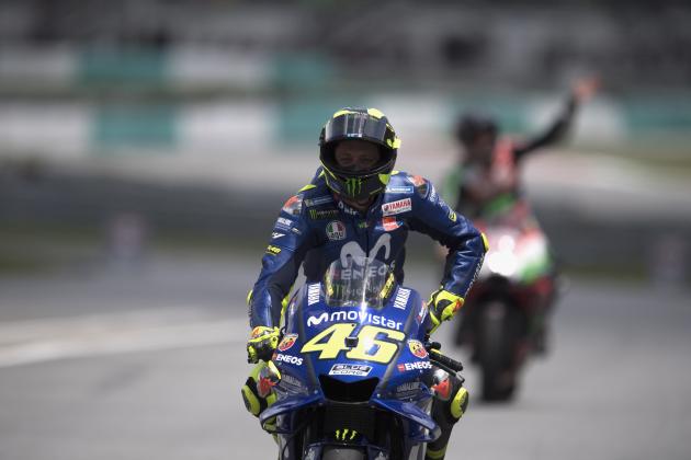 KUALA LUMPUR, MALAYSIA - NOVEMBER 04:   Valentino Rossi of Italy and Movistar Yamaha MotoGP returns in box at the end of the MotoGP race during the MotoGP Of Malaysia - Race at Sepang Circuit on November 4, 2018 in Kuala Lumpur, Malaysia.  (Photo by Mirco Lazzari gp/Getty Images)