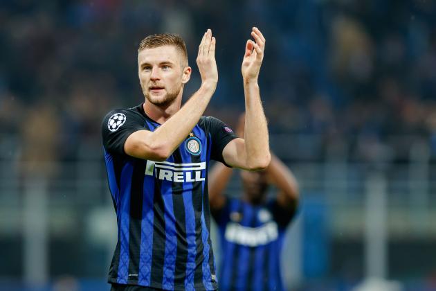 MILAN, ITALY - NOVEMBER 06: Milan Skriniar of FC Internazionale gestures during the Group B match of the UEFA Champions League between FC Internazionale and FC Barcelona at San Siro Stadium on November 6, 2018 in Milan, Italy. (Photo by TF-Images/Getty Images)