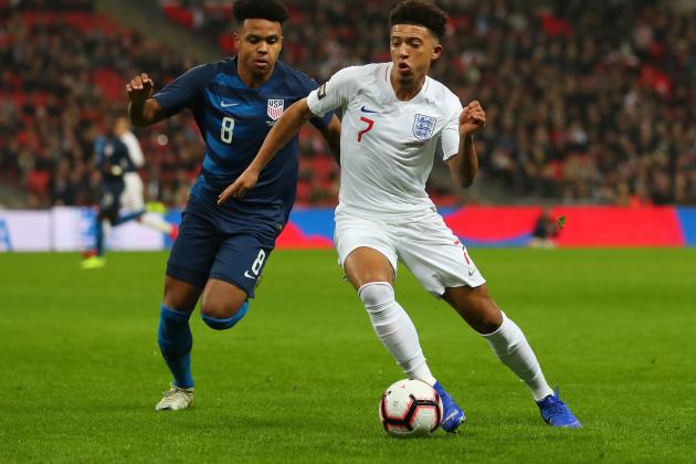 LONDON, ENGLAND - NOVEMBER 15: Jadon Sancho of England is challenged by Weston McKennie of the United States during the International Friendly match between England and United States at Wembley Stadium on November 15, 2018 in London, United Kingdom.  (Photo by Catherine Ivill/Getty Images)