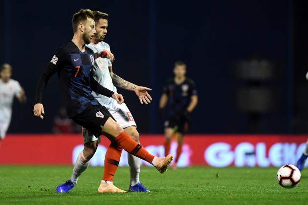 Croatia's midfielder Ivan Rakitic (L) vies with Spain's midfielder Saul Niguez during the UEFA Nations League football match between Croatia and Spain at Maksimir Stadium in Zagreb on November 15, 2108. (Photo by STR / AFP)        (Photo credit should read STR/AFP/Getty Images)