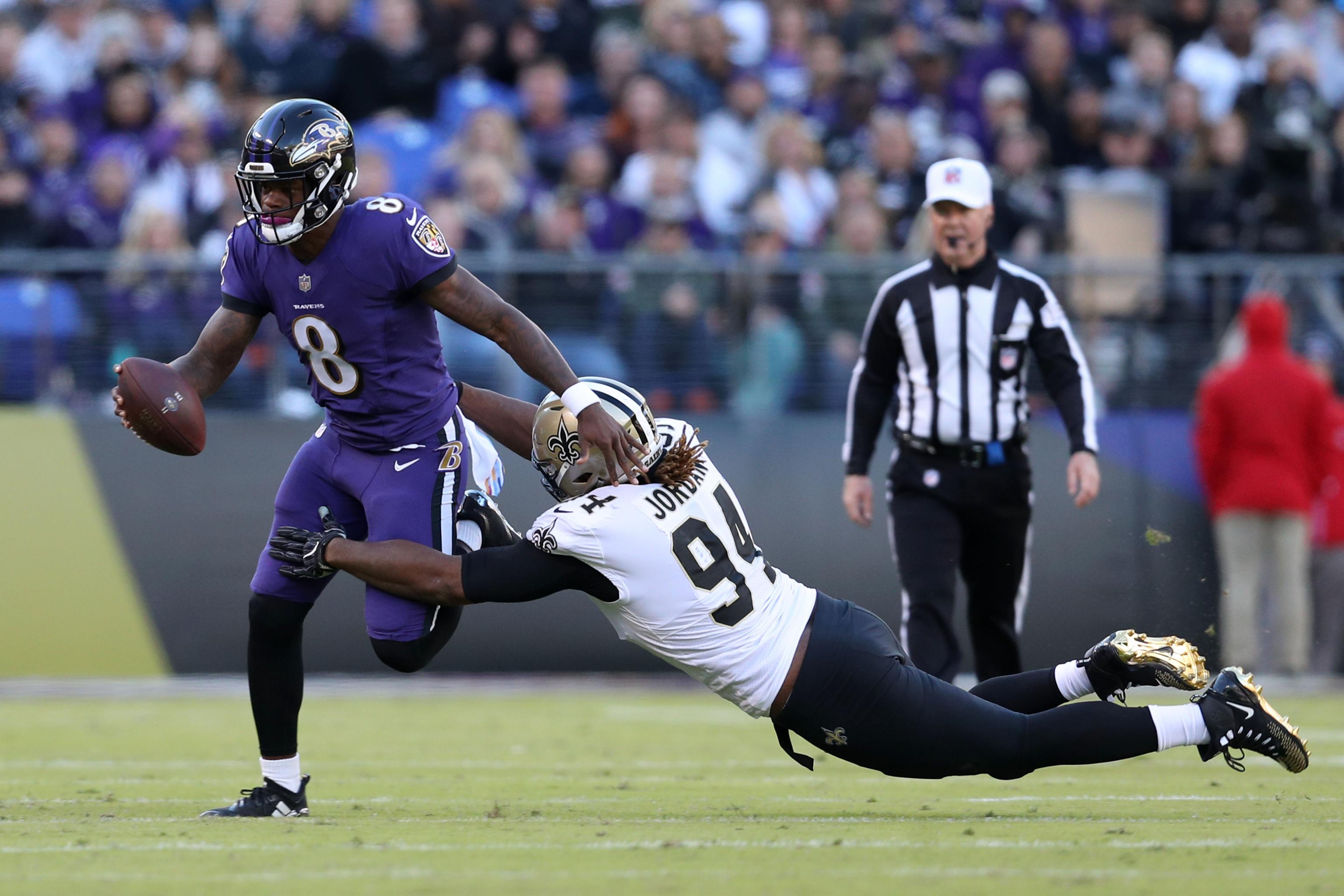 Status of Ravens quarterback Joe Flacco up in air with hip injury