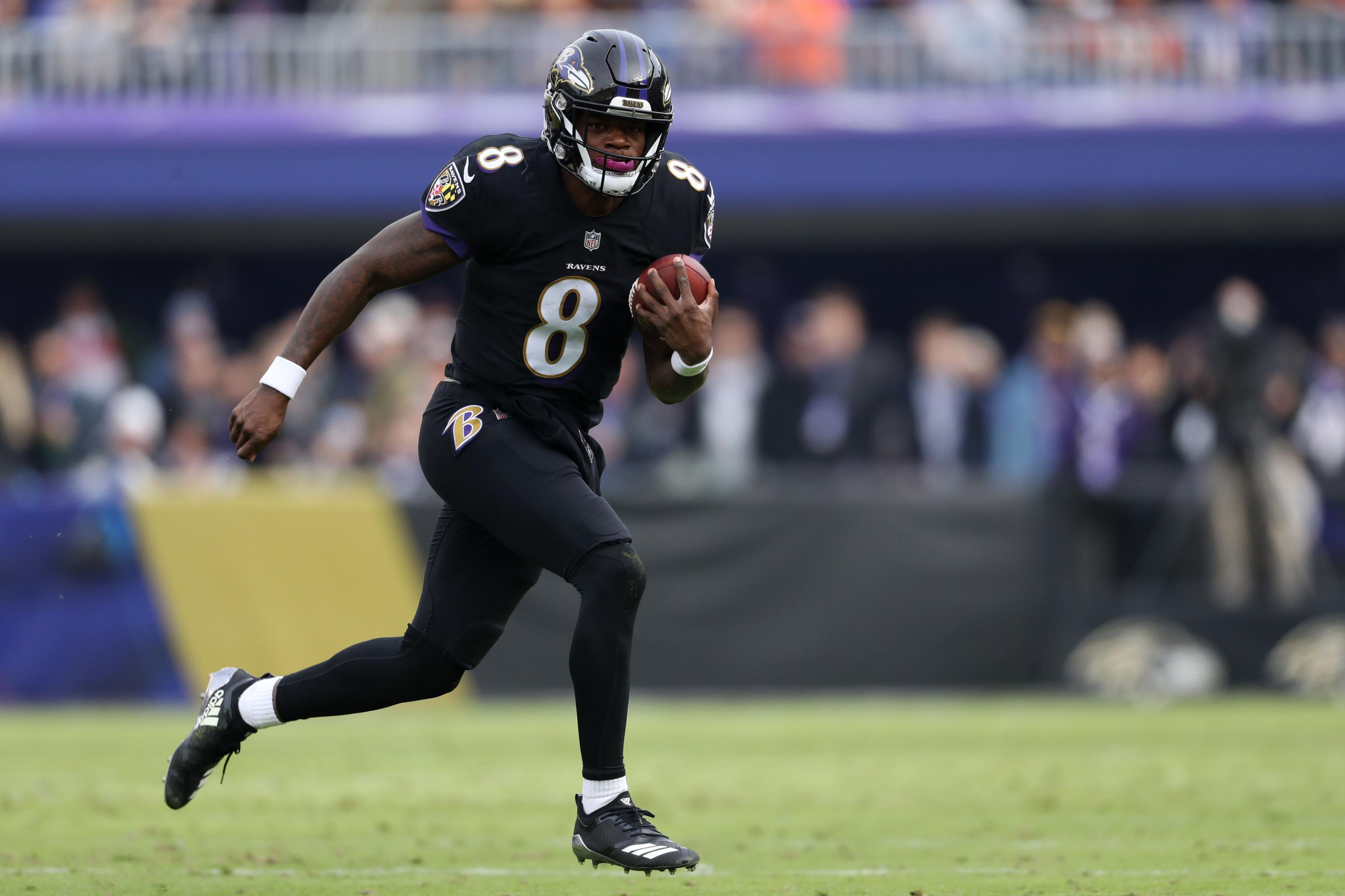 Baltimore Ravens quarterback Lamar Jackson (8) rushes against