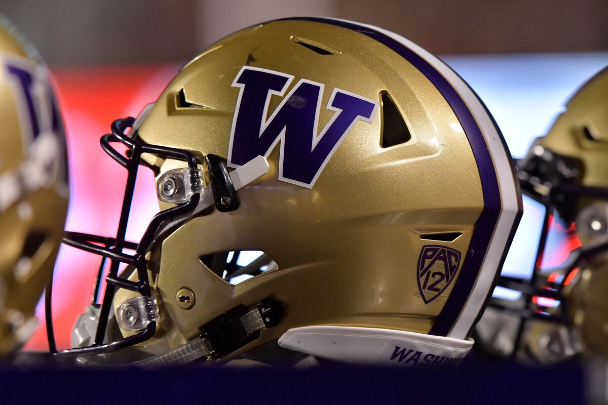Uw Huskies Helmet