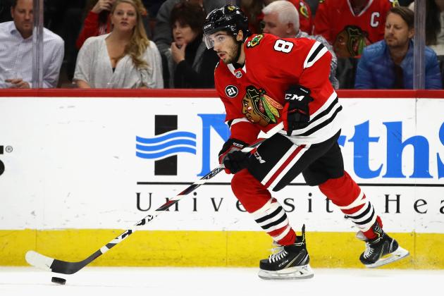 CHICAGO, IL - OCTOBER 23:  Nick Schmaltz #8 of the Chicago Blackhawks looks to pass against the Anaheim Ducks at the United Center on October 23, 2018 in Chicago, Illinois. The Blackhawks defeated the Ducks 3-1.  (Photo by Jonathan Daniel/Getty Images)