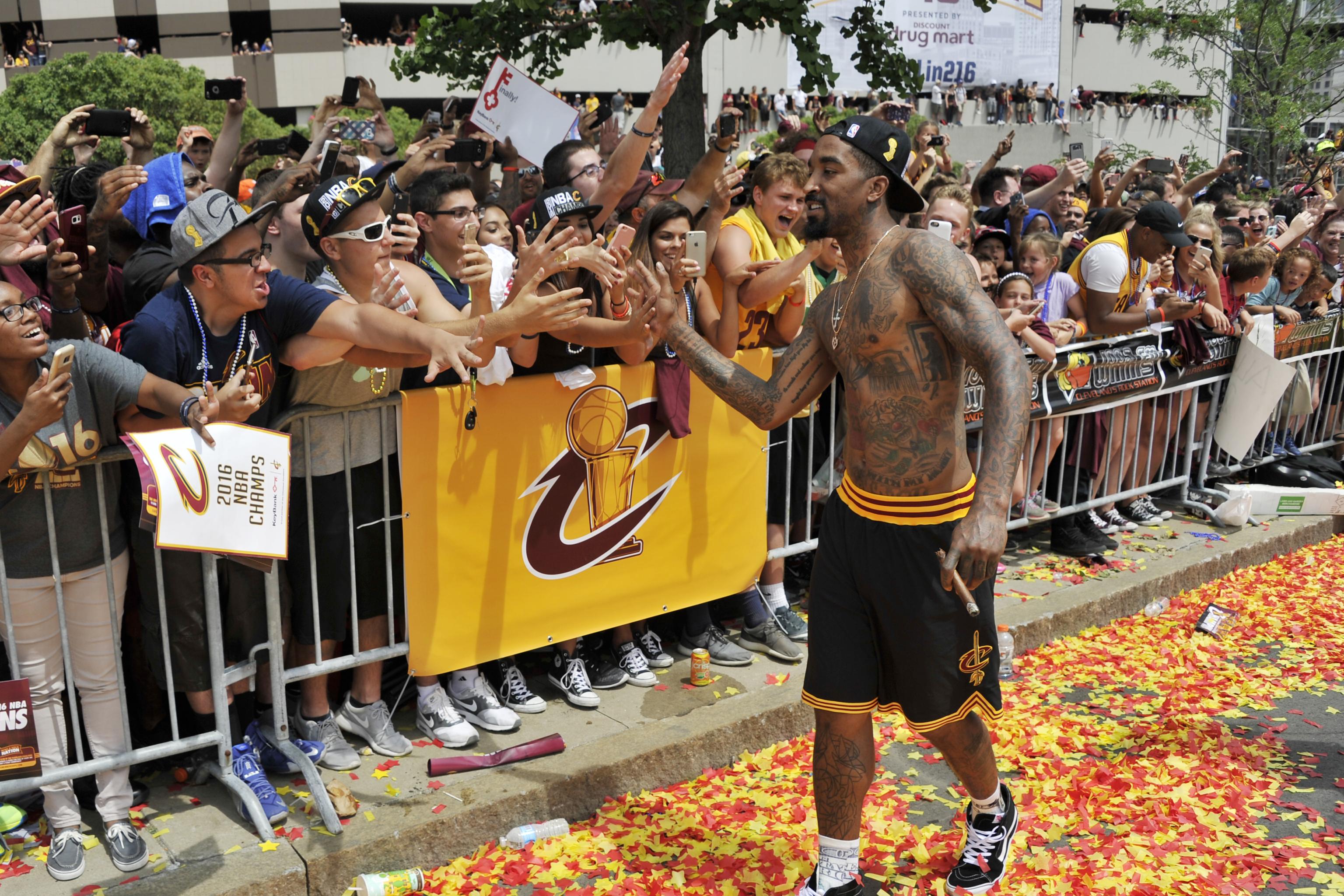 Bleacher Report - First look at J.R. Smith in a Cleveland