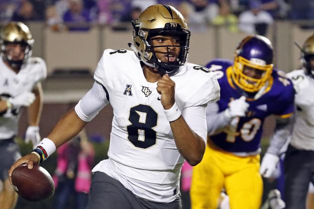 Central Florida's Darriel Mack Jr. (8) scrambles away from East Carolina's Nate Harvey (40) during the first half of an NCAA college football game in Greenville, N.C., Saturday, Oct. 20, 2018. (AP Photo/Karl B DeBlaker)