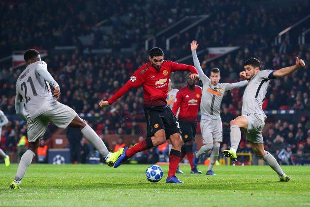 MANCHESTER, ENGLAND - NOVEMBER 27: Marouane Fellaini of Manchester United scores the opening goal during the Group H match of the UEFA Champions League between Manchester United and BSC Young Boys at Old Trafford on November 27, 2018 in Manchester, United Kingdom. (Photo by Alex Livesey - Danehouse/Getty Images)
