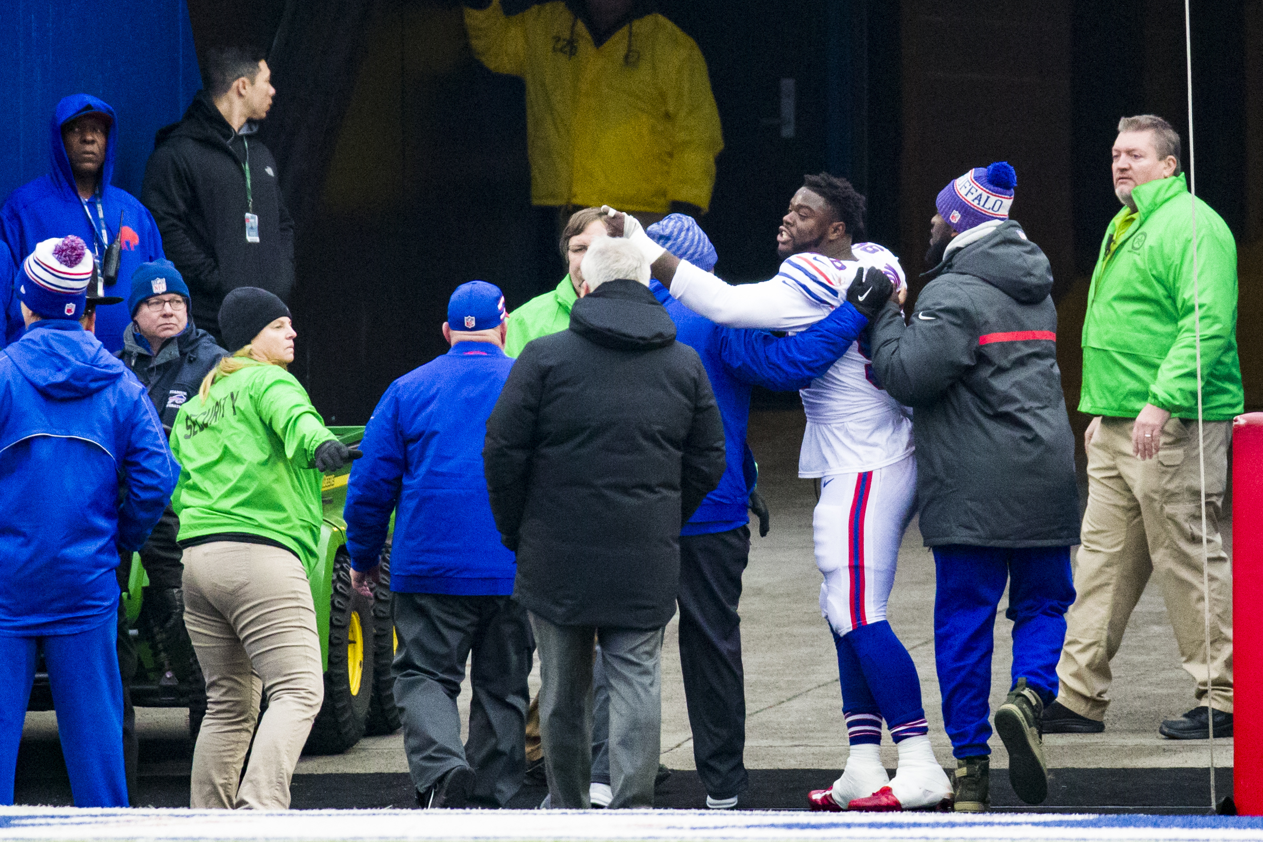 Leonard Fournette, Shaq Lawson ejected for fighting