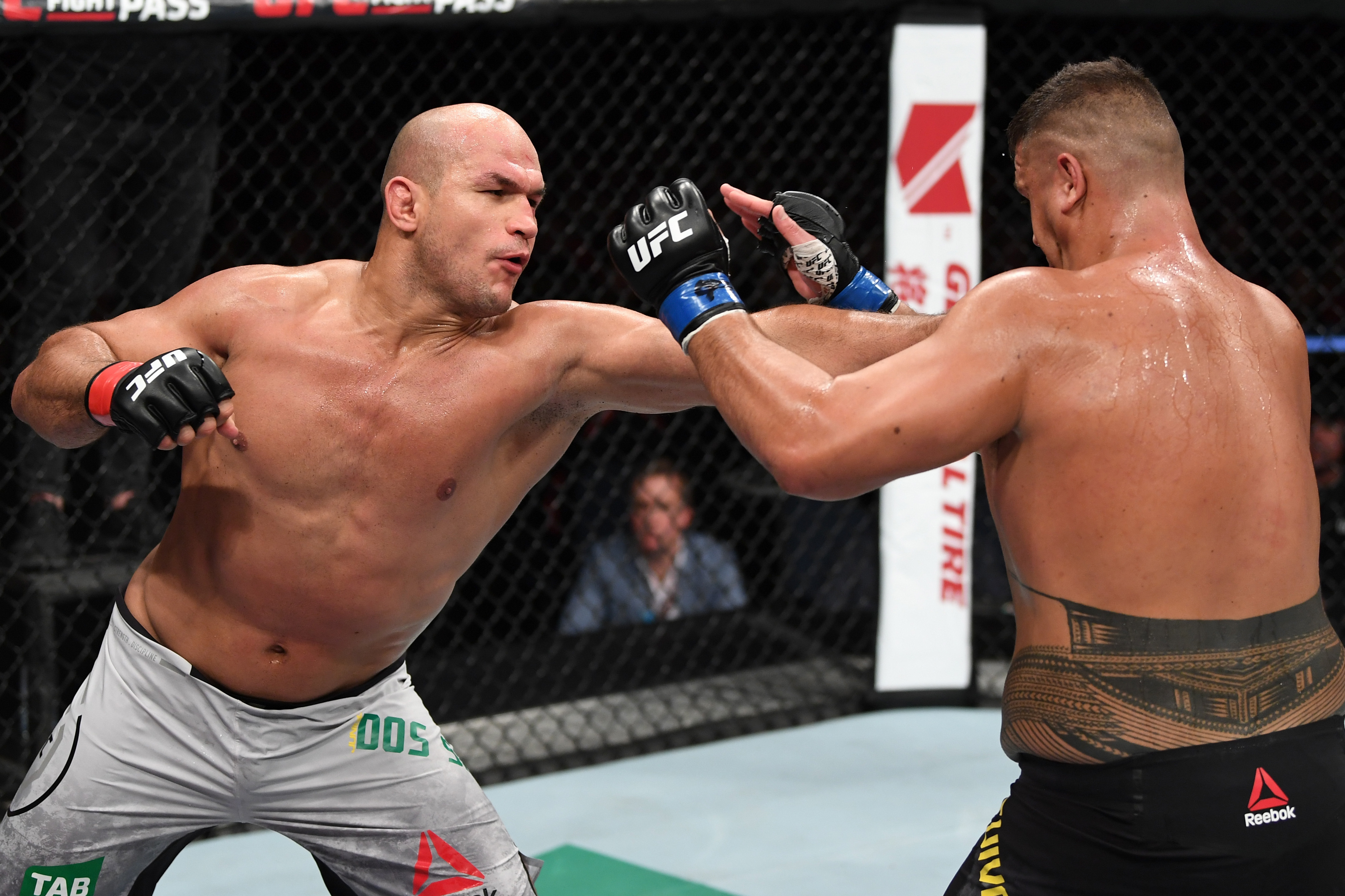 UFC MMA Card NM-MT Mixed Martial Arts 2010 Leaf MMA #2 Junior dos Santos UFC MMA Card NM-MT Mixed Martial Arts 2010 Leaf MMA #2 Junior dos Santos