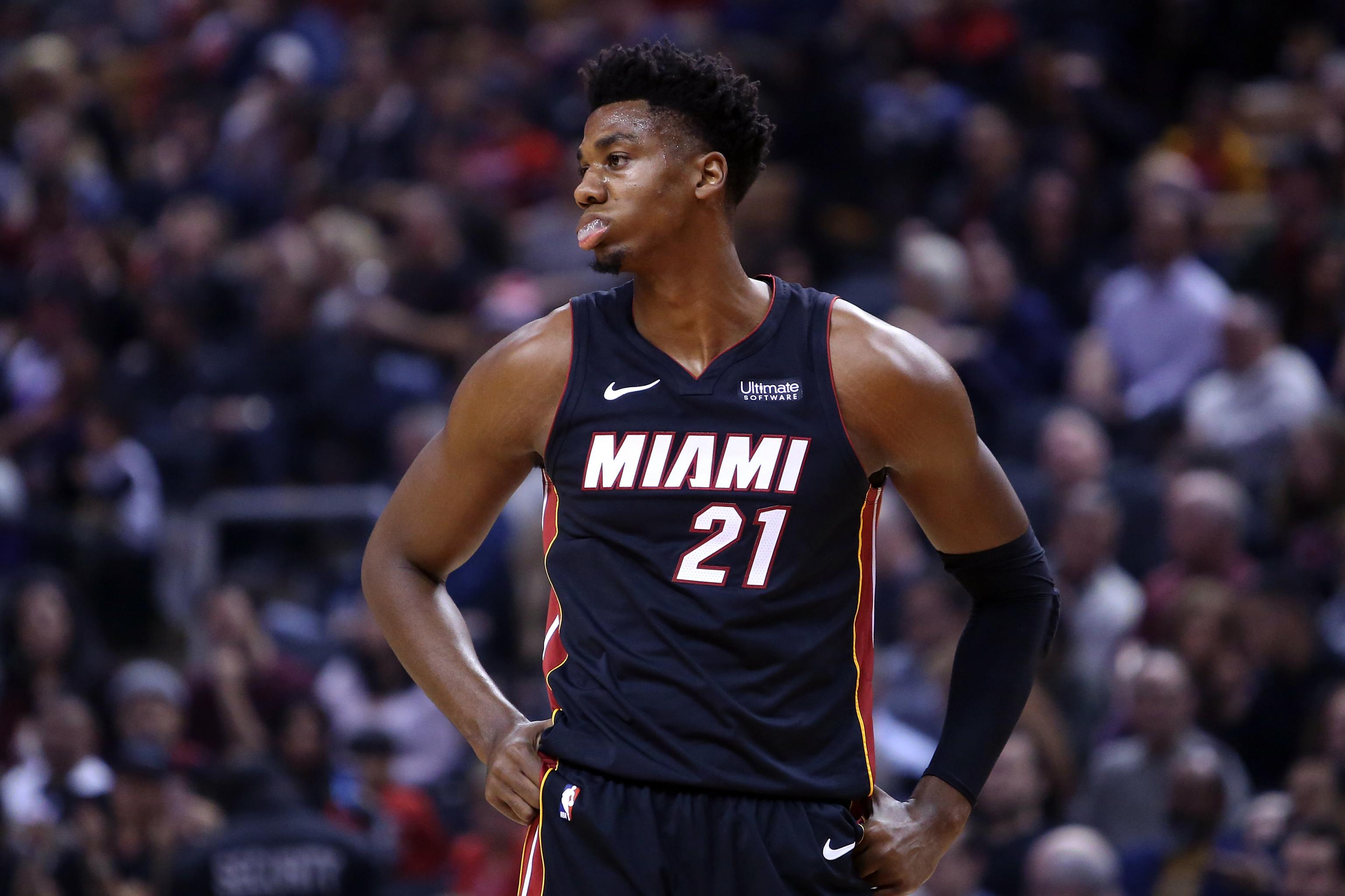 Hassan Whiteside knee injury: Heat center out Game 4 - Sports Illustrated