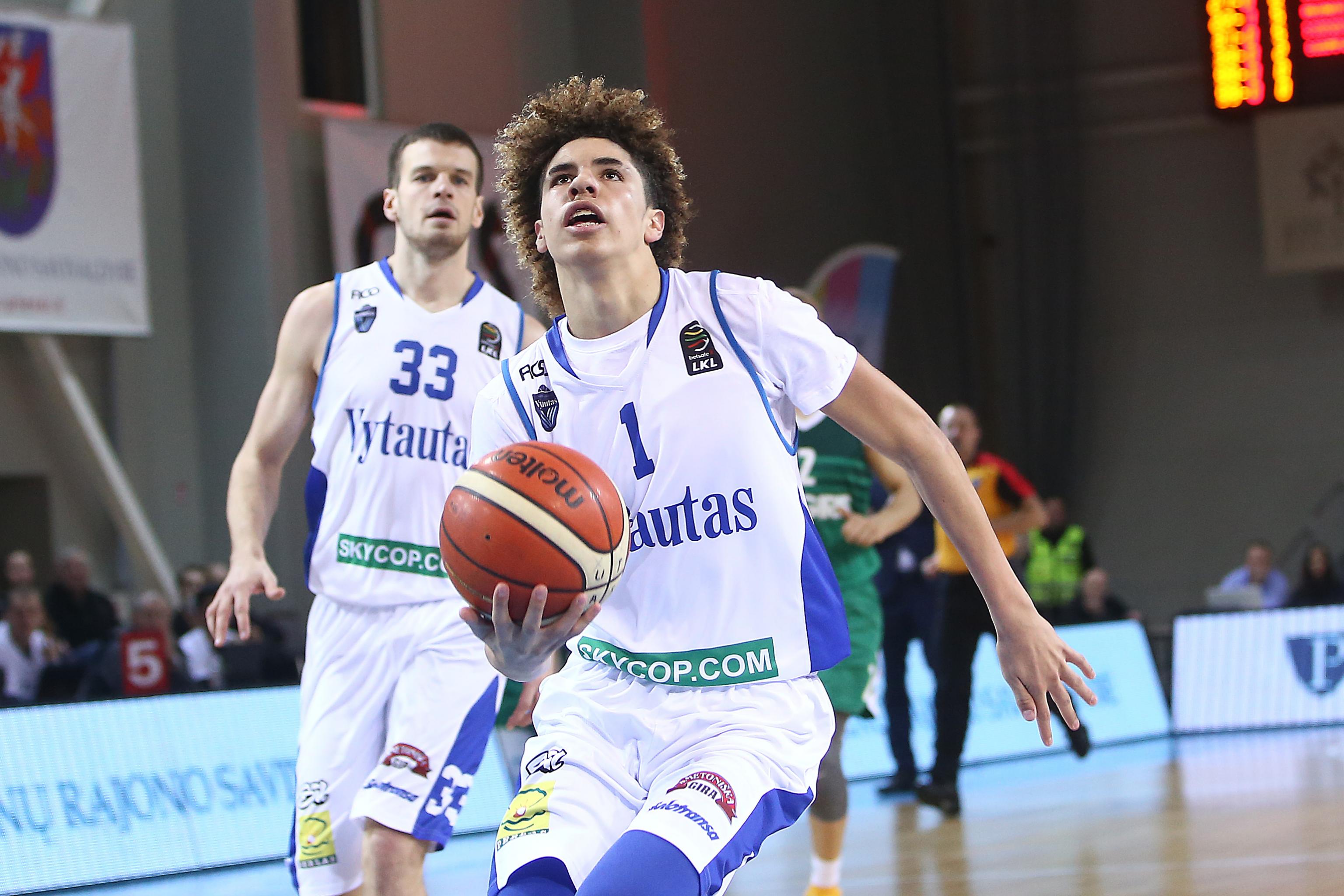 Bleacher Report on X: LaMelo Ball dropped 42 points in SPIRE's