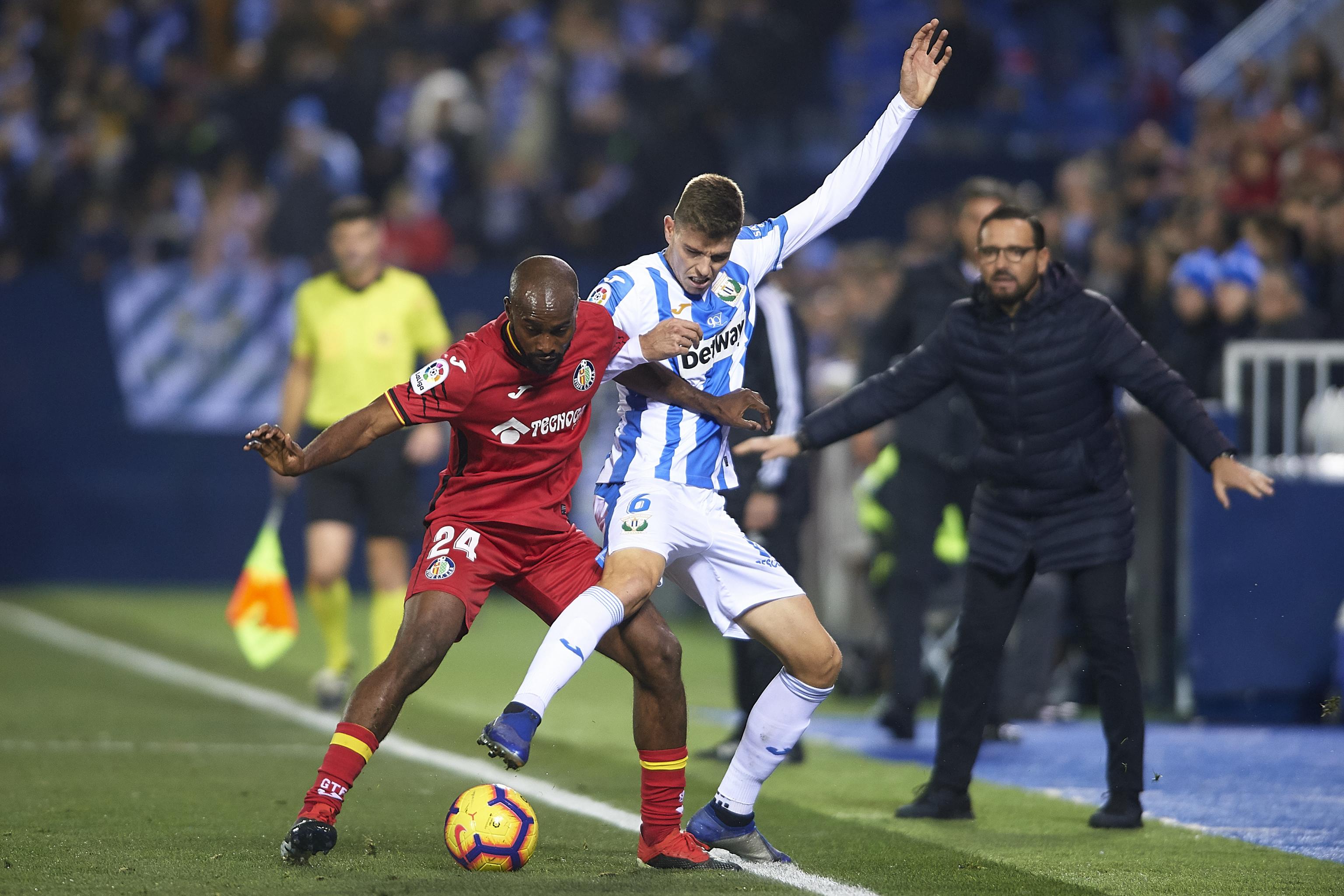 Espanyol's Leandro Cabrera puts on the goalkeeper's jersey to