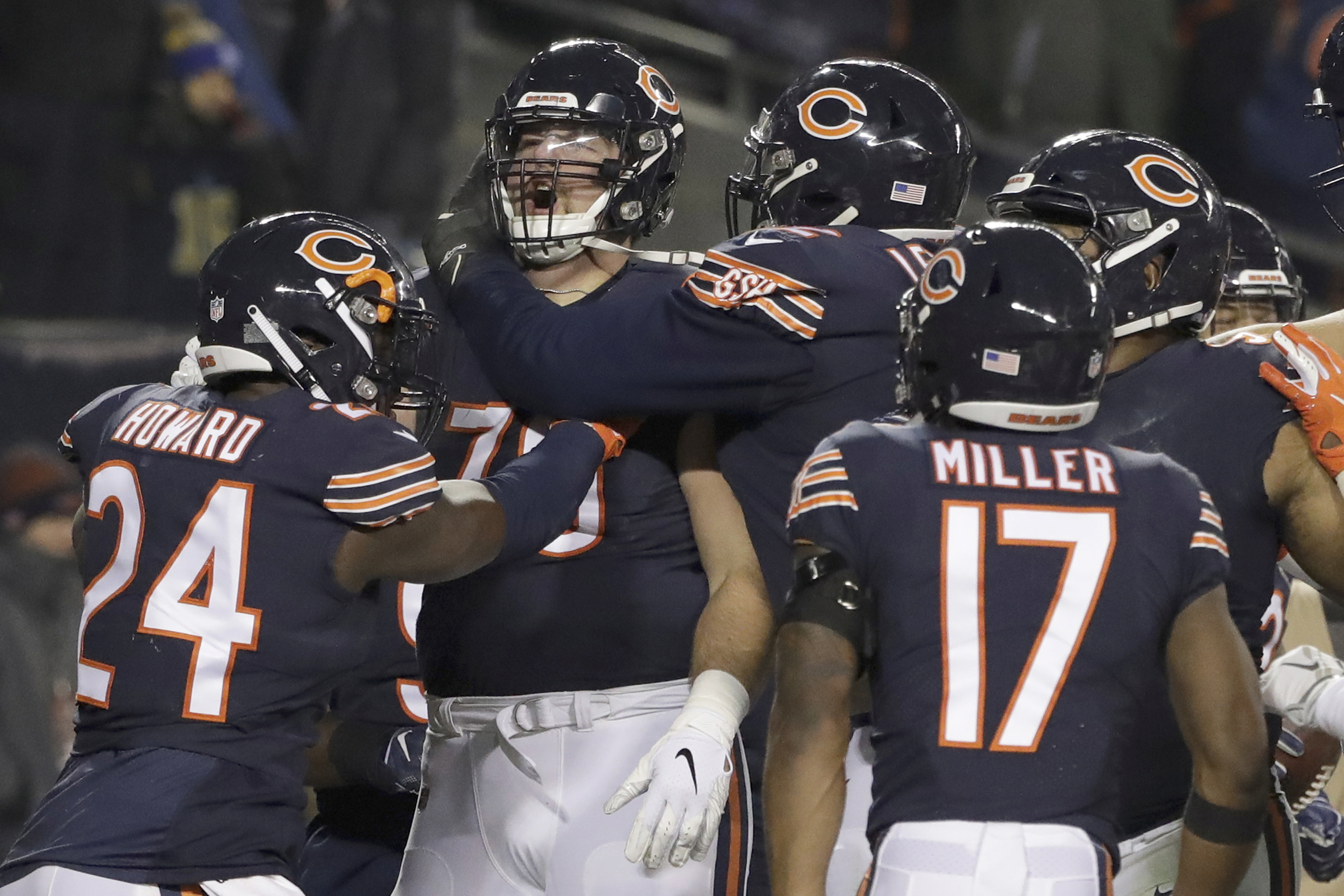 Bears Clinch NFC North with 24-17 Victory over Packers, Chicago News