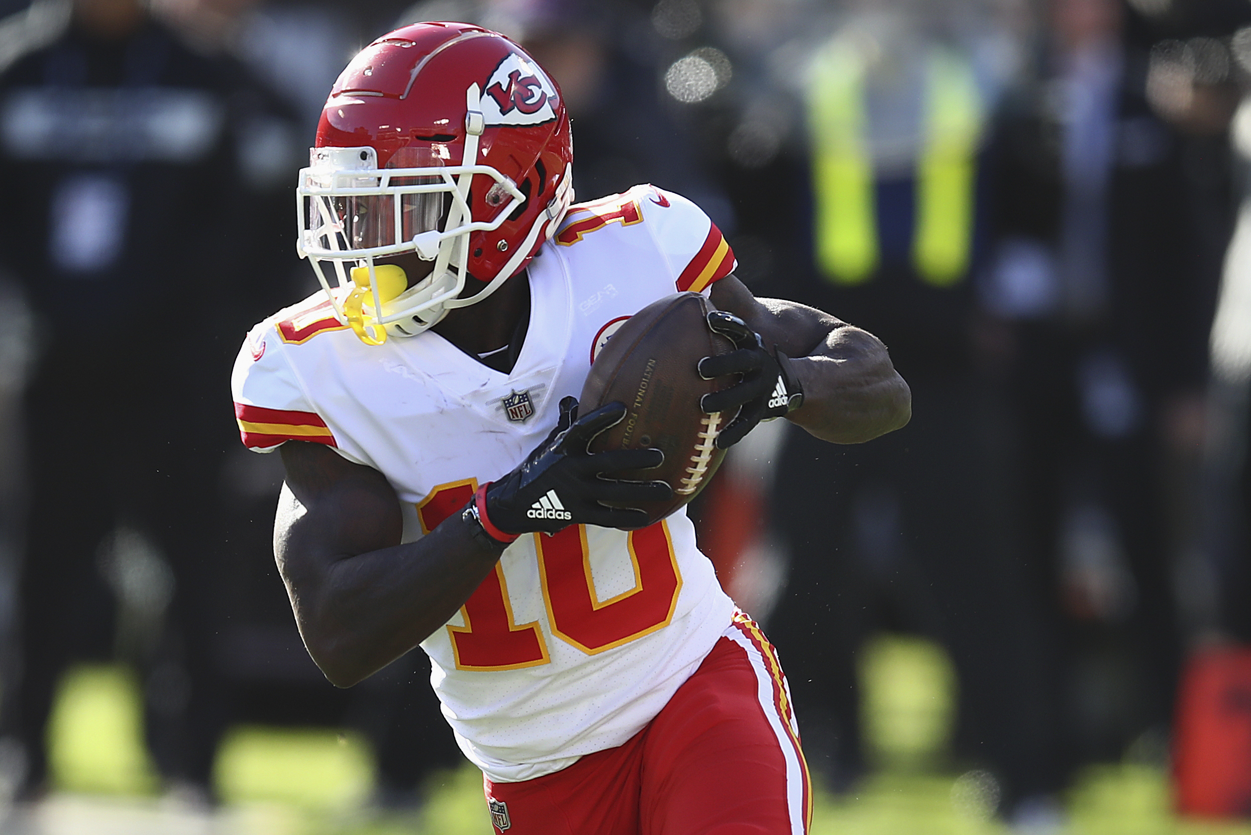 Chiefs' Tyreek Hill suffers bruised quad at practice