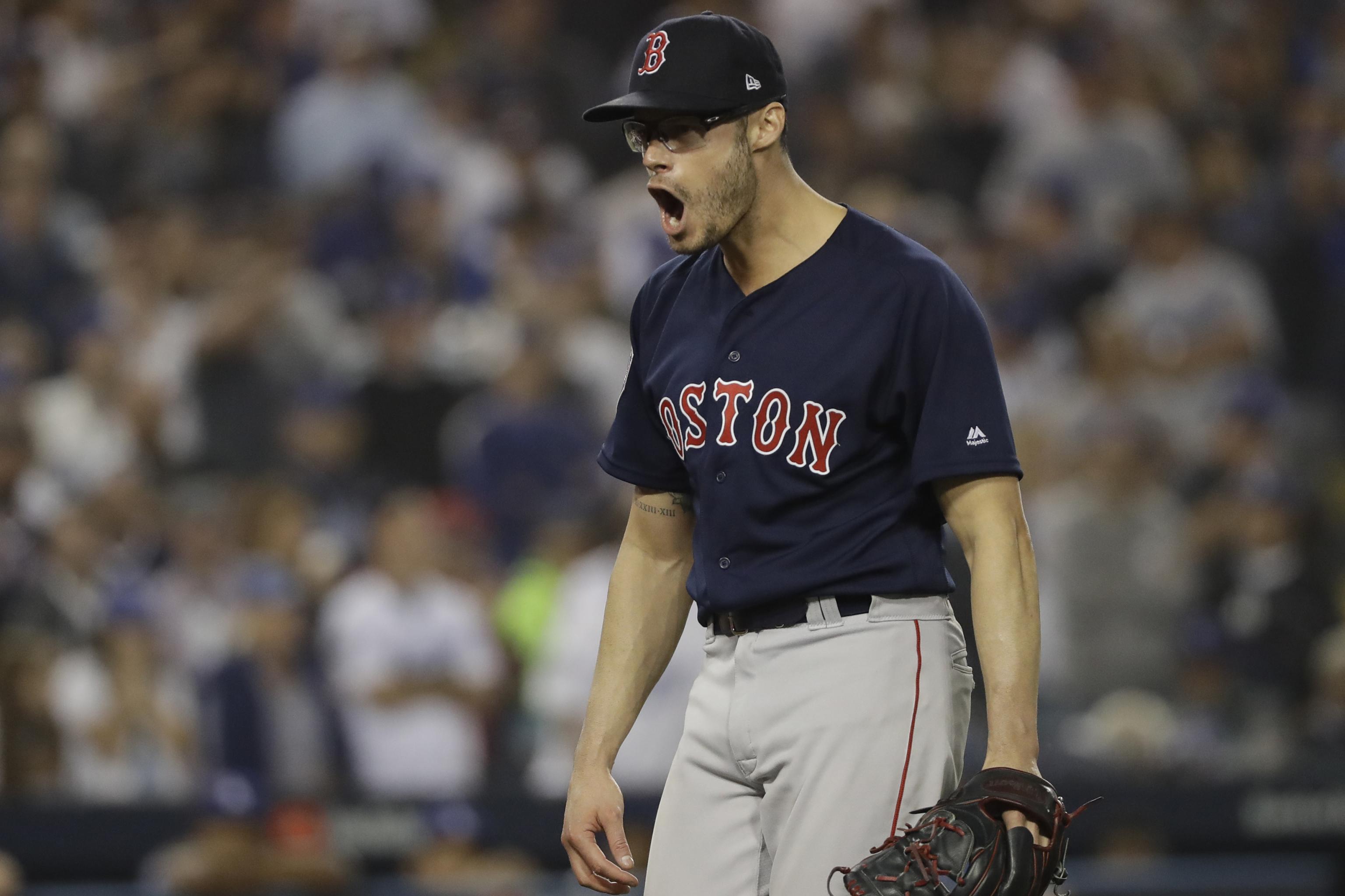 AP source: Joe Kelly, Dodgers agree to 3-year contract