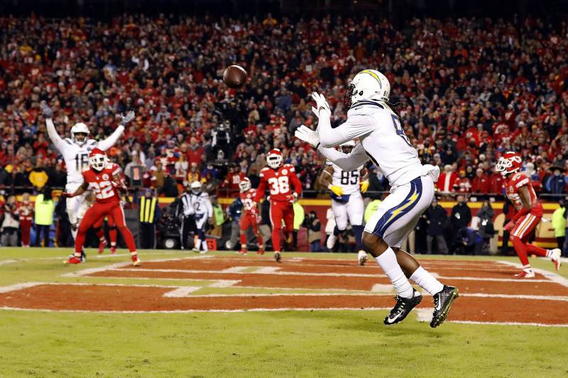 KANSAS CITY, MISSOURI - DECEMBER 13: Wide receiver Mike Williams #81 of the Los Angeles Chargers catches a two-point conversion with 4 seconds remaining in the game to put the Chargers up 29-28 on the Kansas City Chiefs at Arrowhead Stadium on December 13, 2018 in Kansas City, Missouri. (Photo by David Eulitt/Getty Images)