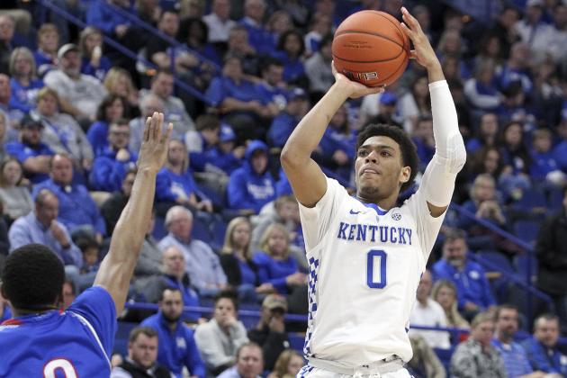 Kentucky's Quade Green, right, shoots while defended by Tennessee State's Armani Chaney during the second half of an NCAA college basketball game in Lexington, Ky., Friday, Nov. 23, 2018. (AP Photo/James Crisp)