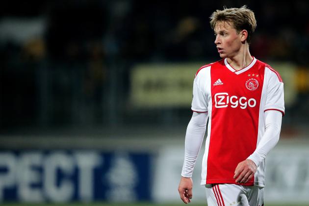 KERKRADE, NETHERLANDS - DECEMBER 19: Frenkie de Jong of Ajax  during the Dutch KNVB Beker  match between Roda JC v Ajax at the Parkstad Limburg Stadium on December 19, 2018 in Kerkrade Netherlands (Photo by Erwin Spek/Soccrates/Getty Images)
