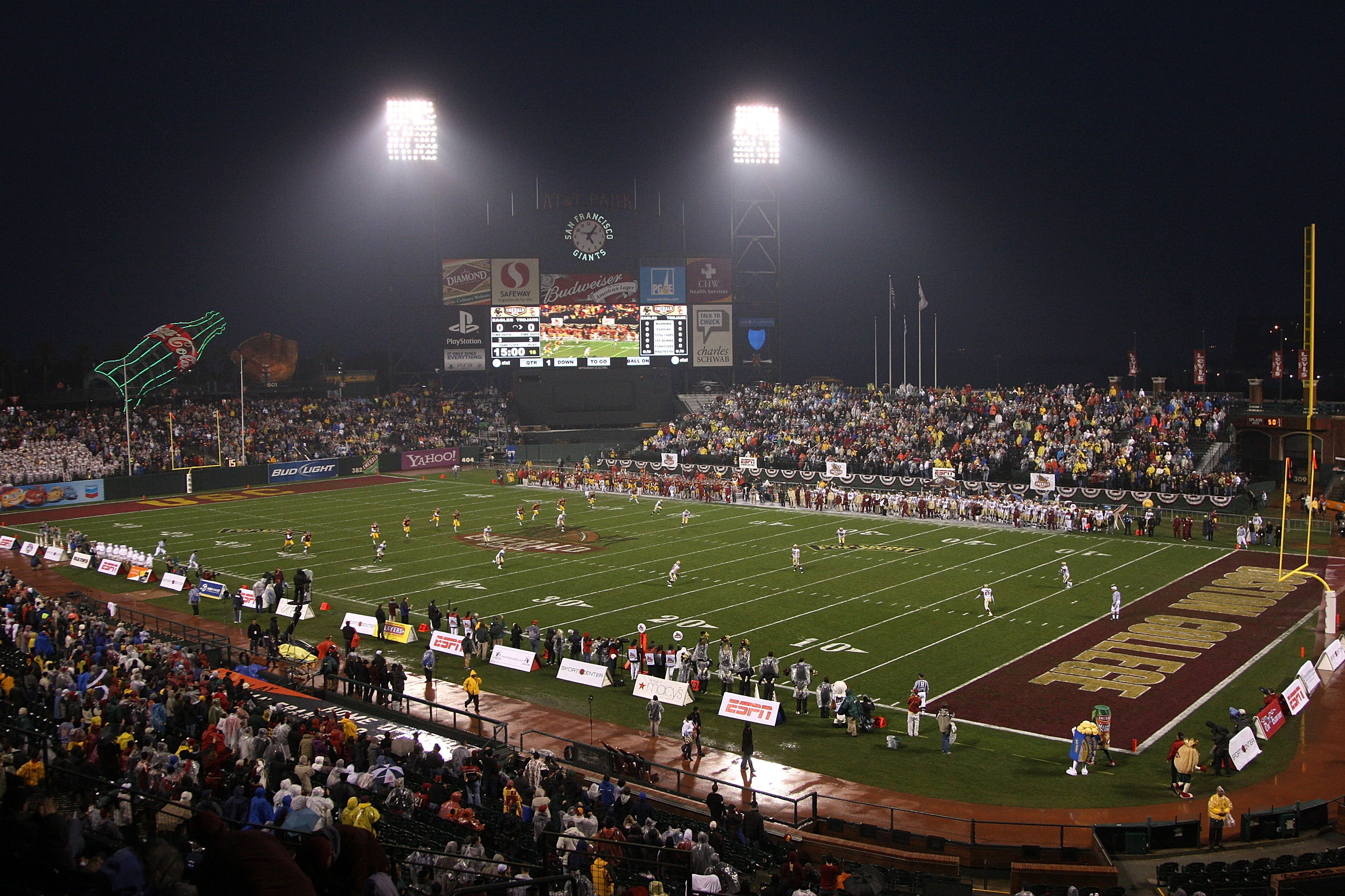 Raiders considering playing 2019 games at Giants' AT&T Park