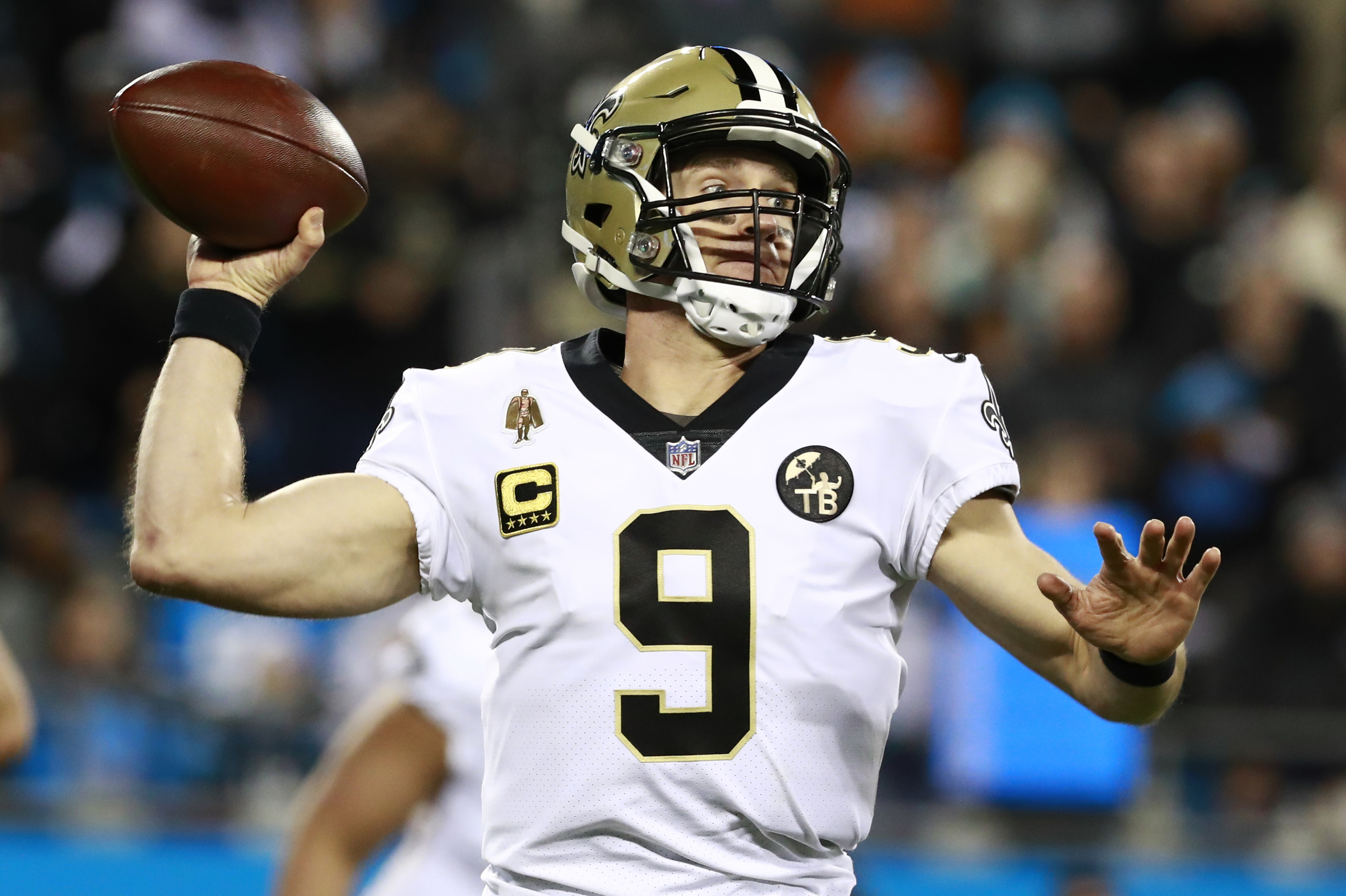 Drew Brees sets NFL single-game completion percentage record, too