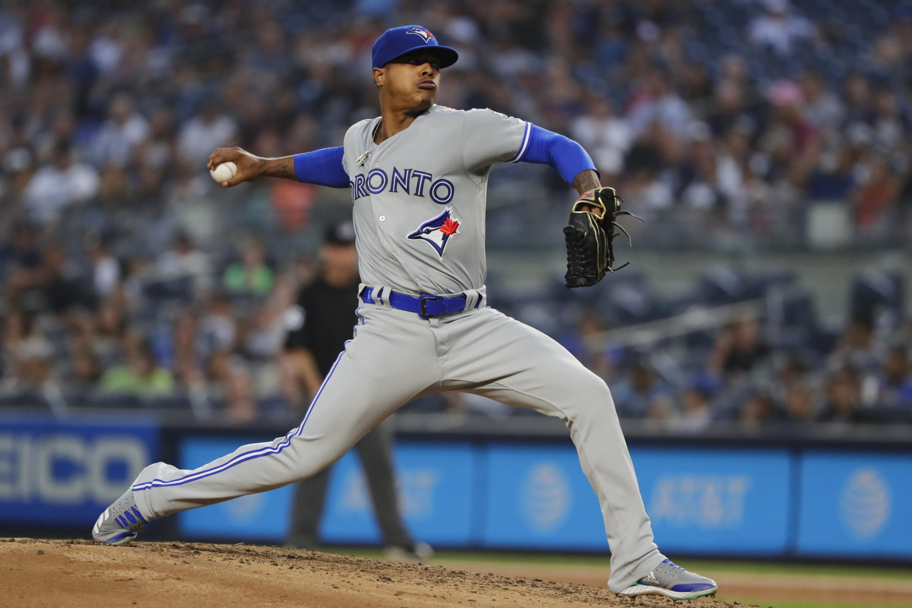 Blue Jays right-hander Marcus Stroman wins first Gold Glove award