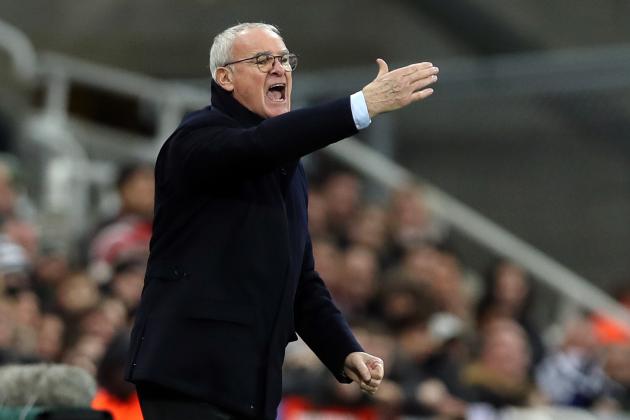 NEWCASTLE UPON TYNE, ENGLAND - DECEMBER 22: Claudio Ranieri, Manager of Fulham gives his team instructions during the Premier League match between Newcastle United and Fulham FC at St. James Park on December 22, 2018 in Newcastle upon Tyne, United Kingdom. (Photo by Ian MacNicol/Getty Images)