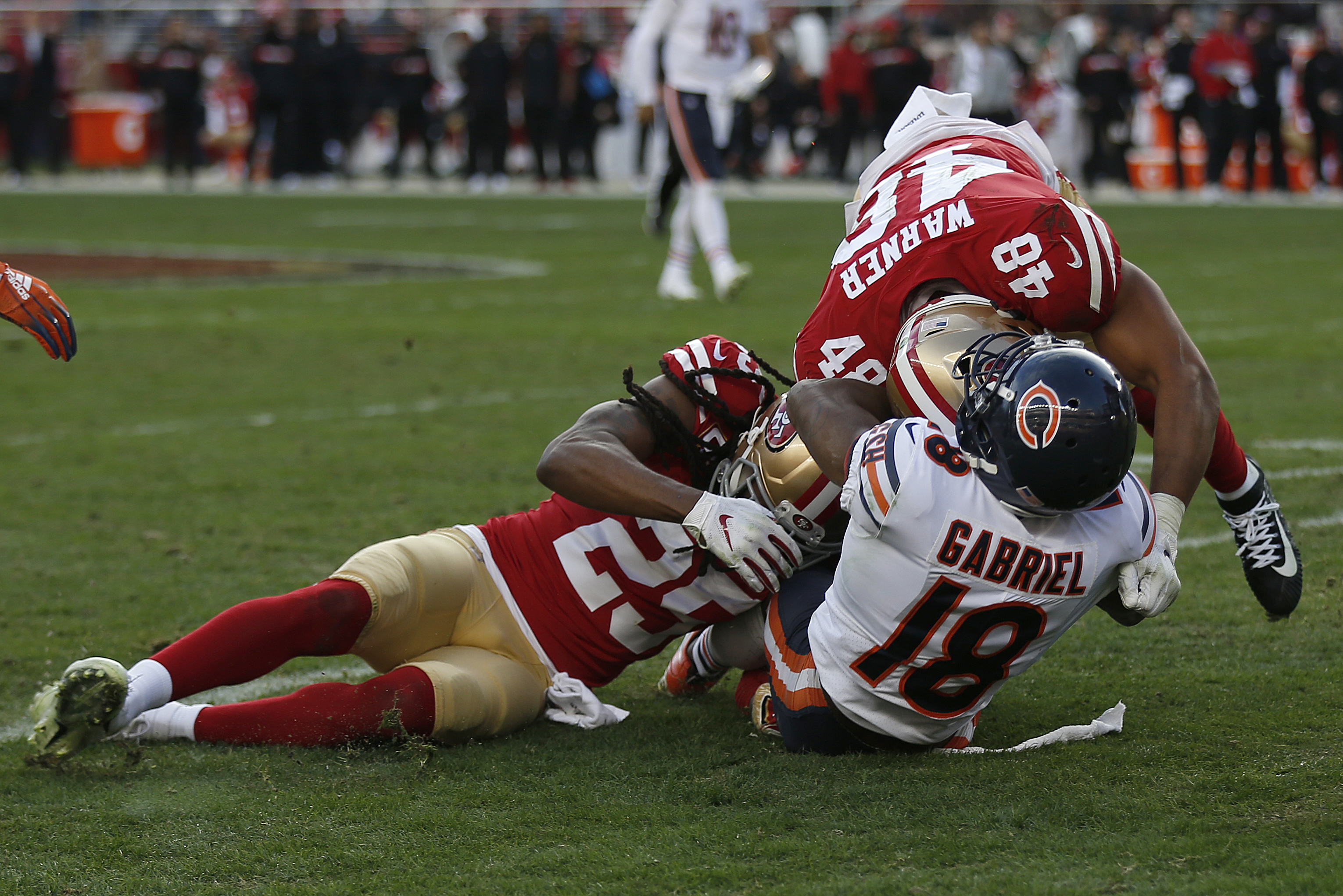 Bears, 49ers brawl after late hit on Chicago QB Mitchell Trubisky