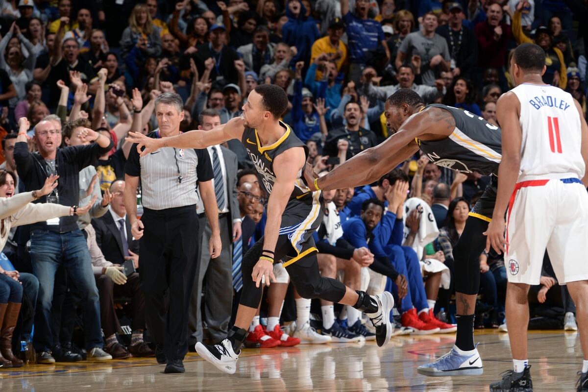 Video: Warriors' Stephen Curry Drains Game-Winning Layup to Sink