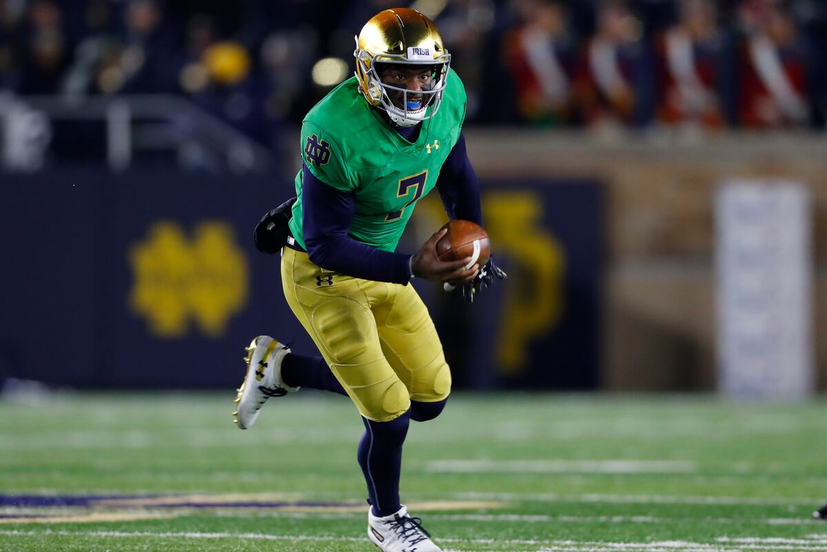 Report Notre Dame QB Brandon Wimbush to Transfer After Losing Job to